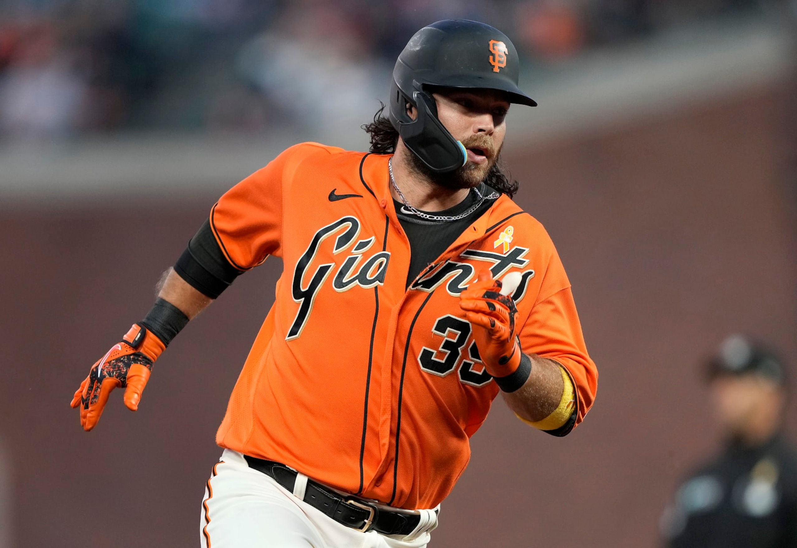SAN FRANCISCO, CALIFORNIA - SEPTEMBER 02: Brandon Crawford #35 of the San Francisco Giants runs the base against the Philadelphia Phillies in the bottom of the first inning at Oracle Park on September 02, 2022 in San Francisco, California. (Photo by Thearon W. Henderson/Getty Images)