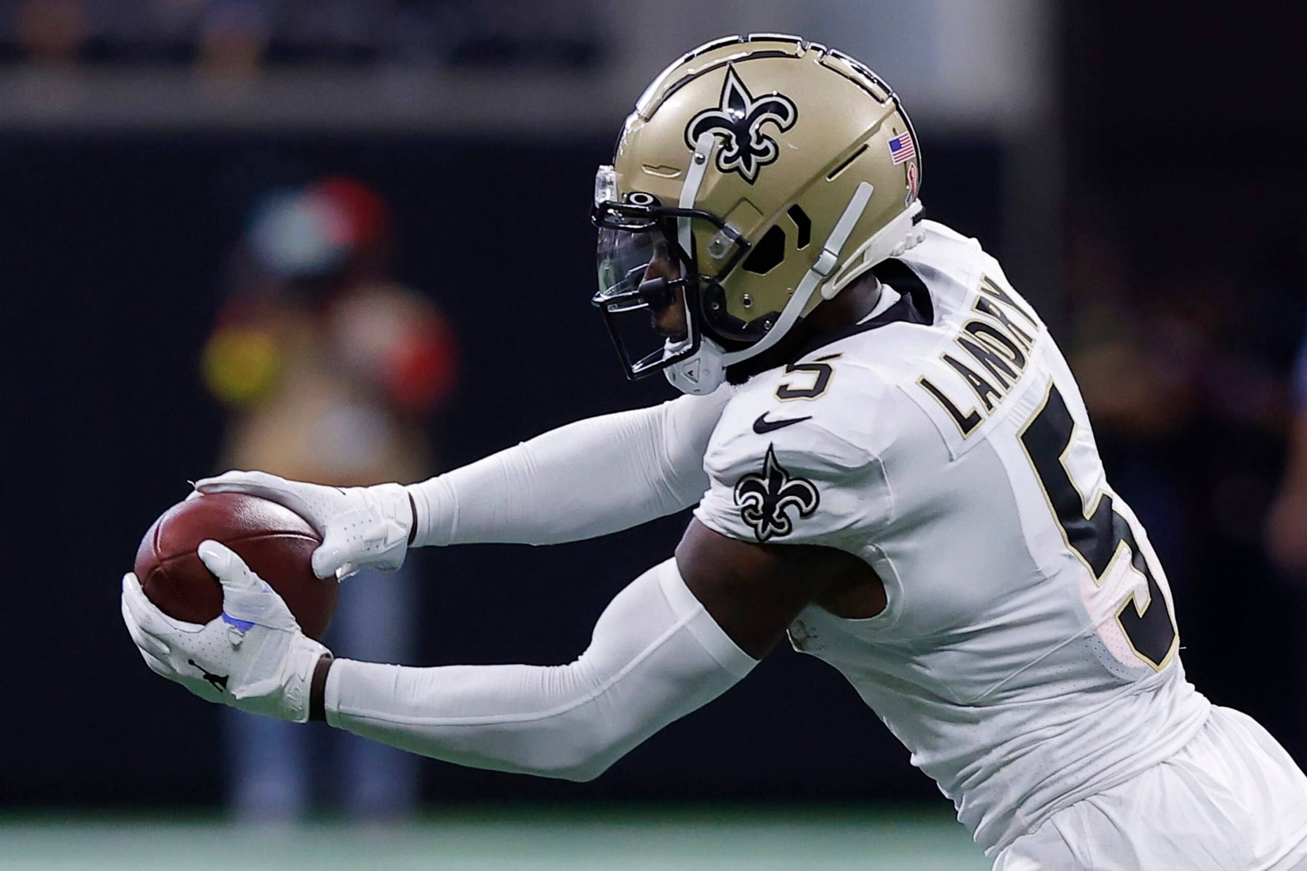 ATLANTA, GEORGIA - SEPTEMBER 11: Jarvis Landry #5 of the New Orleans Saints catches a pass during the third quarter against the Atlanta Falcons at Mercedes-Benz Stadium on September 11, 2022 in Atlanta, Georgia. (Photo by Todd Kirkland/Getty Images) ATLANTA, GEORGIA - SEPTEMBER 11: Jarvis Landry #5 of the New Orleans Saints catches a pass during the third quarter against the Atlanta Falcons at Mercedes-Benz Stadium on September 11, 2022 in Atlanta, Georgia. (Photo by Todd Kirkland/Getty Images)