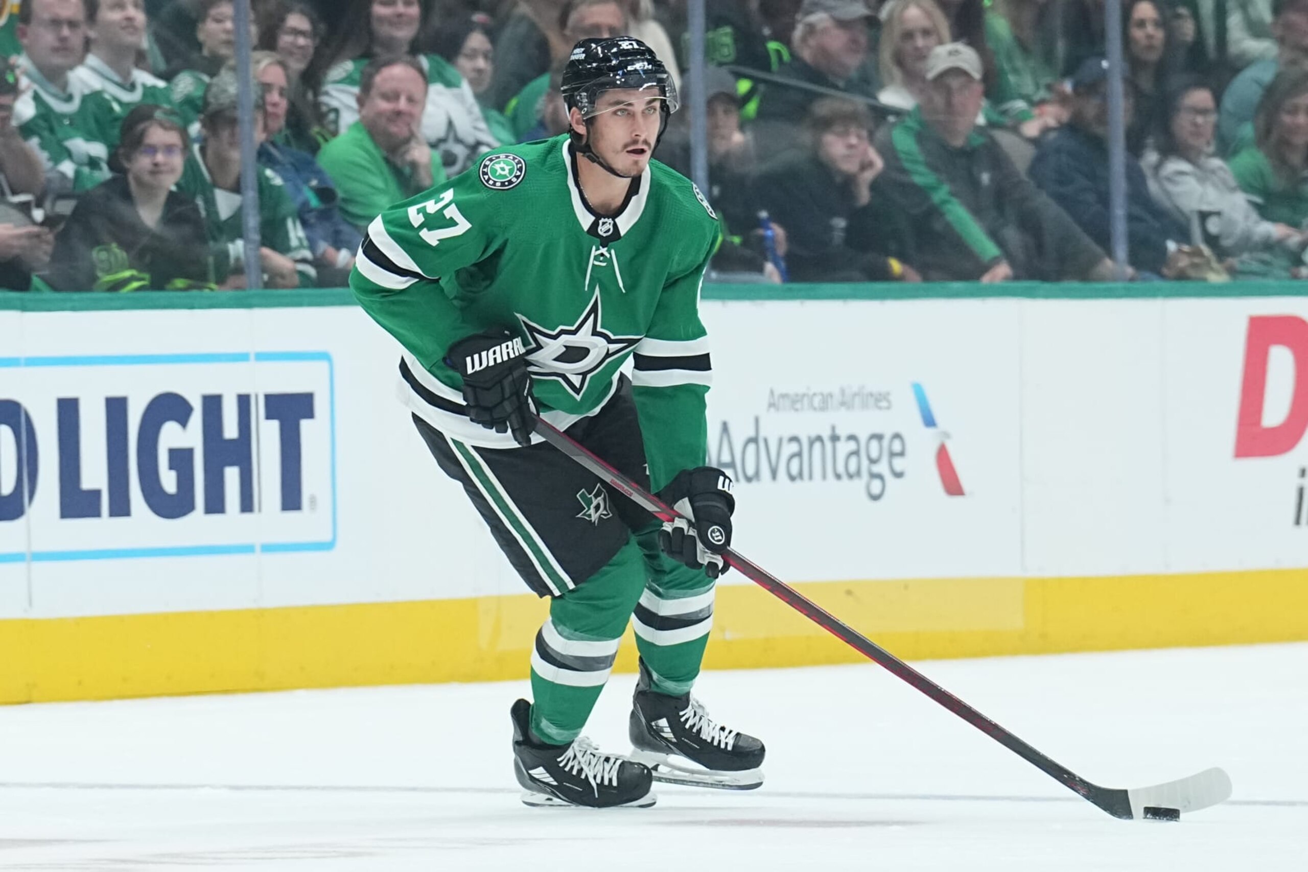 DALLAS, TX - OCTOBER 15: Mason Marchment #27 of the Dallas Stars handles the puck against the Nashville Predators at the American Airlines Center on October 15, 2022 in Dallas, Texas. (Photo by Glenn James/NHLI via Getty Images)