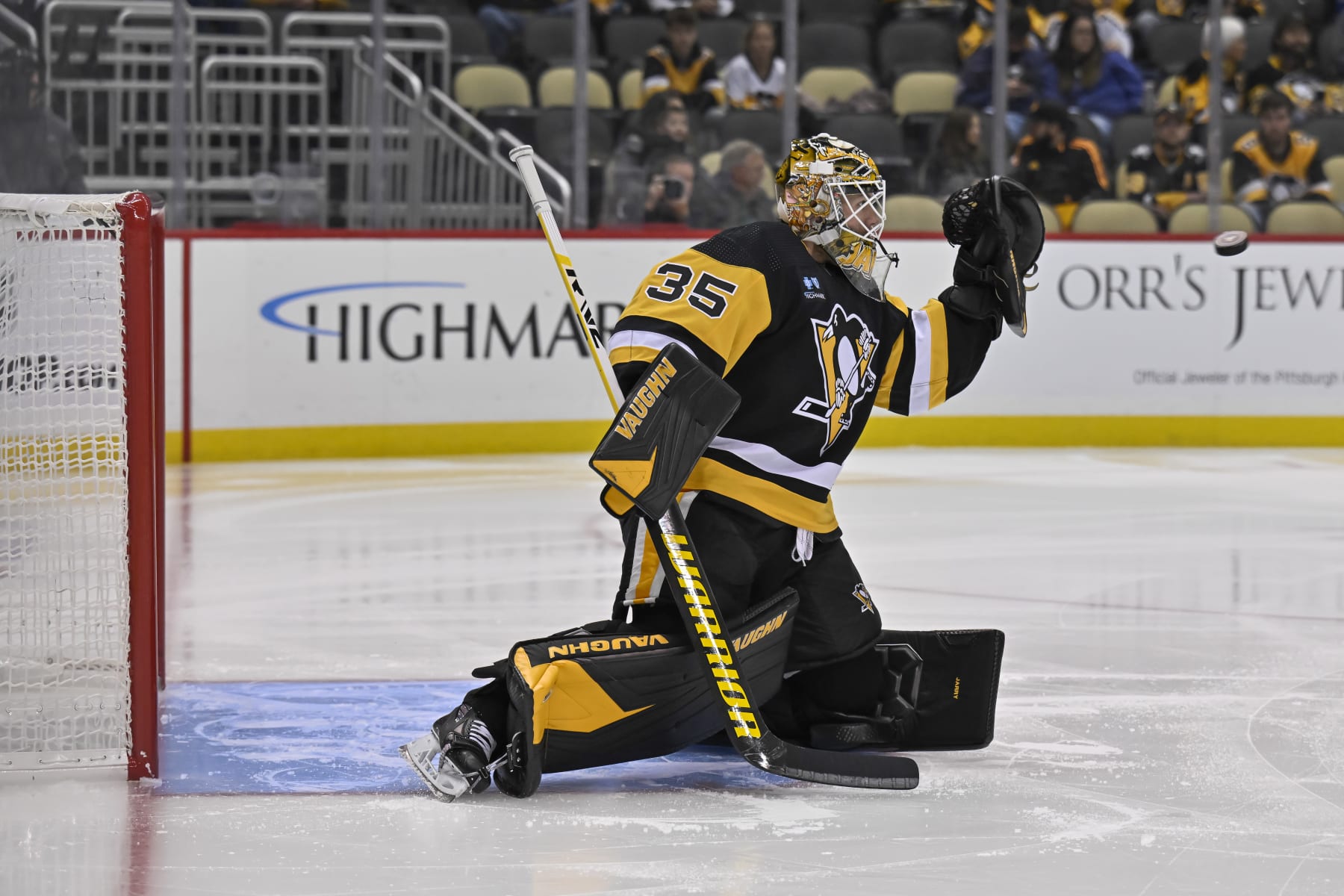 PITTSBURGH, PA - OCTOBER 07: Pittsburgh Penguins goaltender Tristan Jarry (35) makes a glove save during the second period in the preseason game between the Pittsburgh Penguins and the Buffalo Sabres on October 7, 2022, at PPG Paints Arena in Pittsburgh, PA. (Photo by Jeanine Leech/Icon Sportswire via Getty Images)