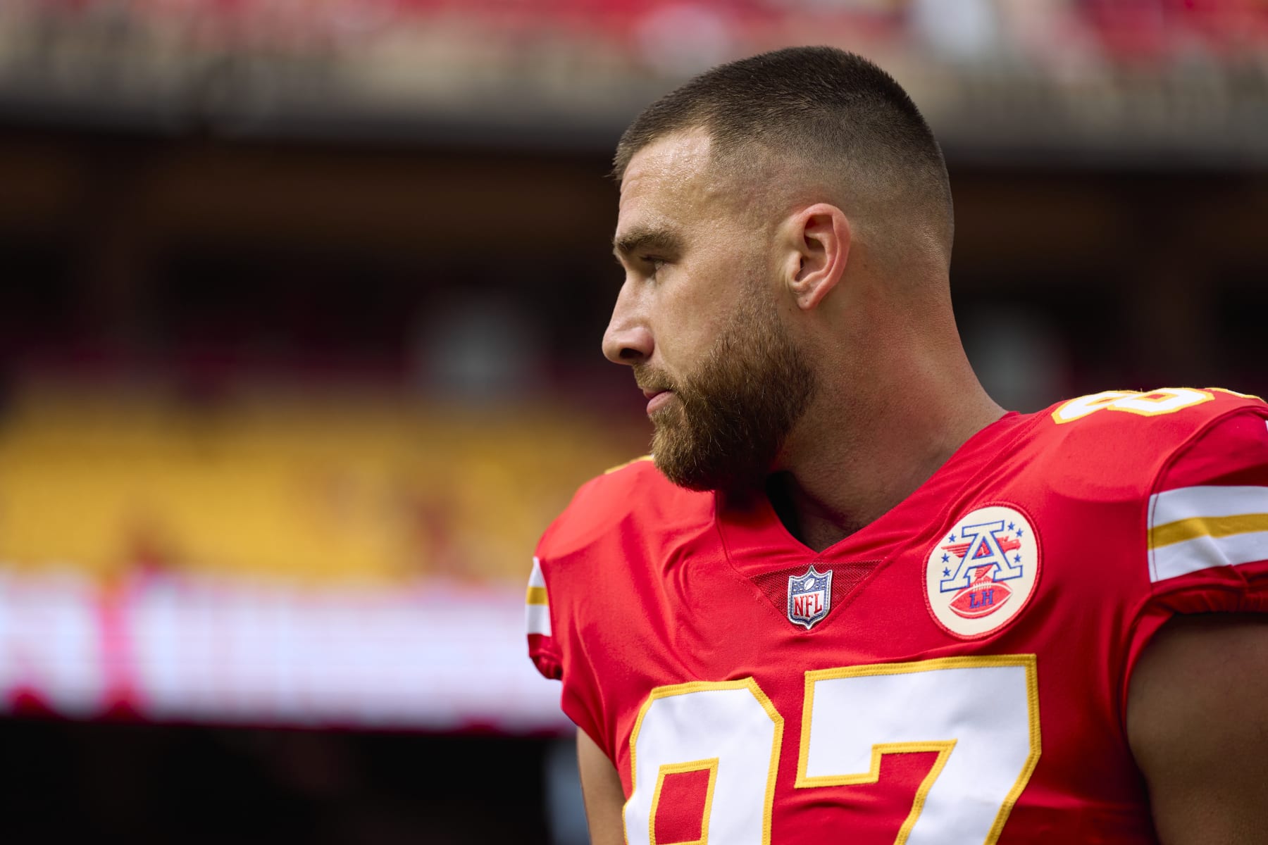 KANSAS CITY, MO - OCTOBER 16: Travis Kelce #87 of the Kansas City Chiefs warms up before kickoff against the Buffalo Bills at GEHA Field at Arrowhead Stadium on October 16, 2022 in Kansas City, Missouri. (Photo by Cooper Neill/Getty Images)