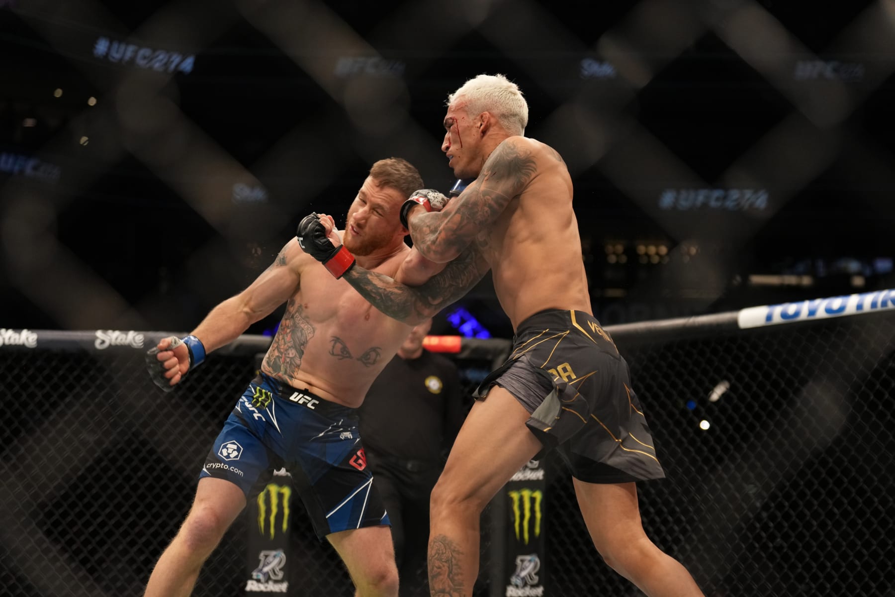 PHOENIX, AZ - MAY 7: (R-L) Charles Oliveira punches Justin Gaethje in their Lightweight bout during the UFC 274 event at Footprint Center on May 7, 2022, in Phoenix, Arizona. (Photo by Louis Grasse/PxImages/Icon Sportswire via Getty Images)