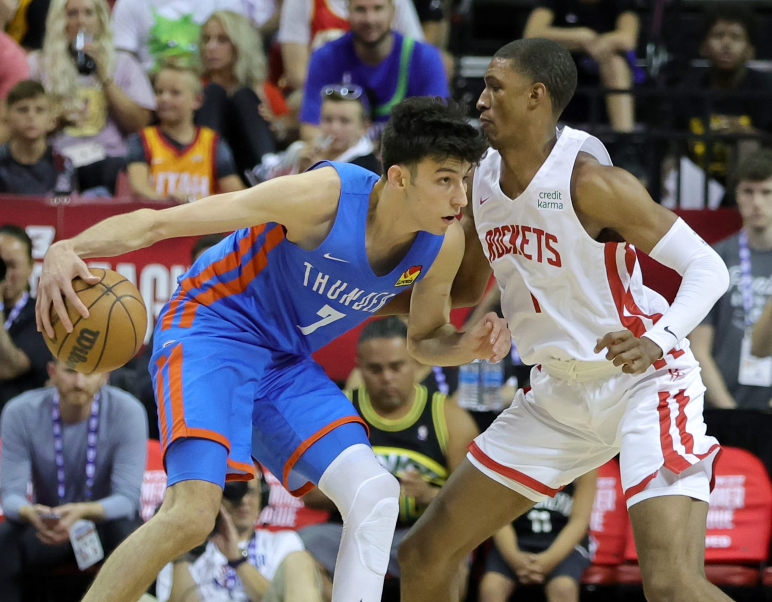 LAS VEGAS, NEVADA - JULY 09: Chet Holmgren #7 of the Oklahoma City Thunder is guarded by Jabari Smith Jr. #1 of the Houston Rockets during the 2022 NBA Summer League at the Thomas & Mack Center on July 09, 2022 in Las Vegas, Nevada. NOTE TO USER: User expressly acknowledges and agrees that, by downloading and or using this photograph, User is consenting to the terms and conditions of the Getty Images License Agreement. (Photo by Ethan Miller/Getty Images) LAS VEGAS, NEVADA - JULY 09: Chet Holmgren #7 of the Oklahoma City Thunder is guarded by Jabari Smith Jr. #1 of the Houston Rockets during the 2022 NBA Summer League at the Thomas & Mack Center on July 09, 2022 in Las Vegas, Nevada. NOTE TO USER: User expressly acknowledges and agrees that, by downloading and or using this photograph, User is consenting to the terms and conditions of the Getty Images License Agreement. (Photo by Ethan Miller/Getty Images)