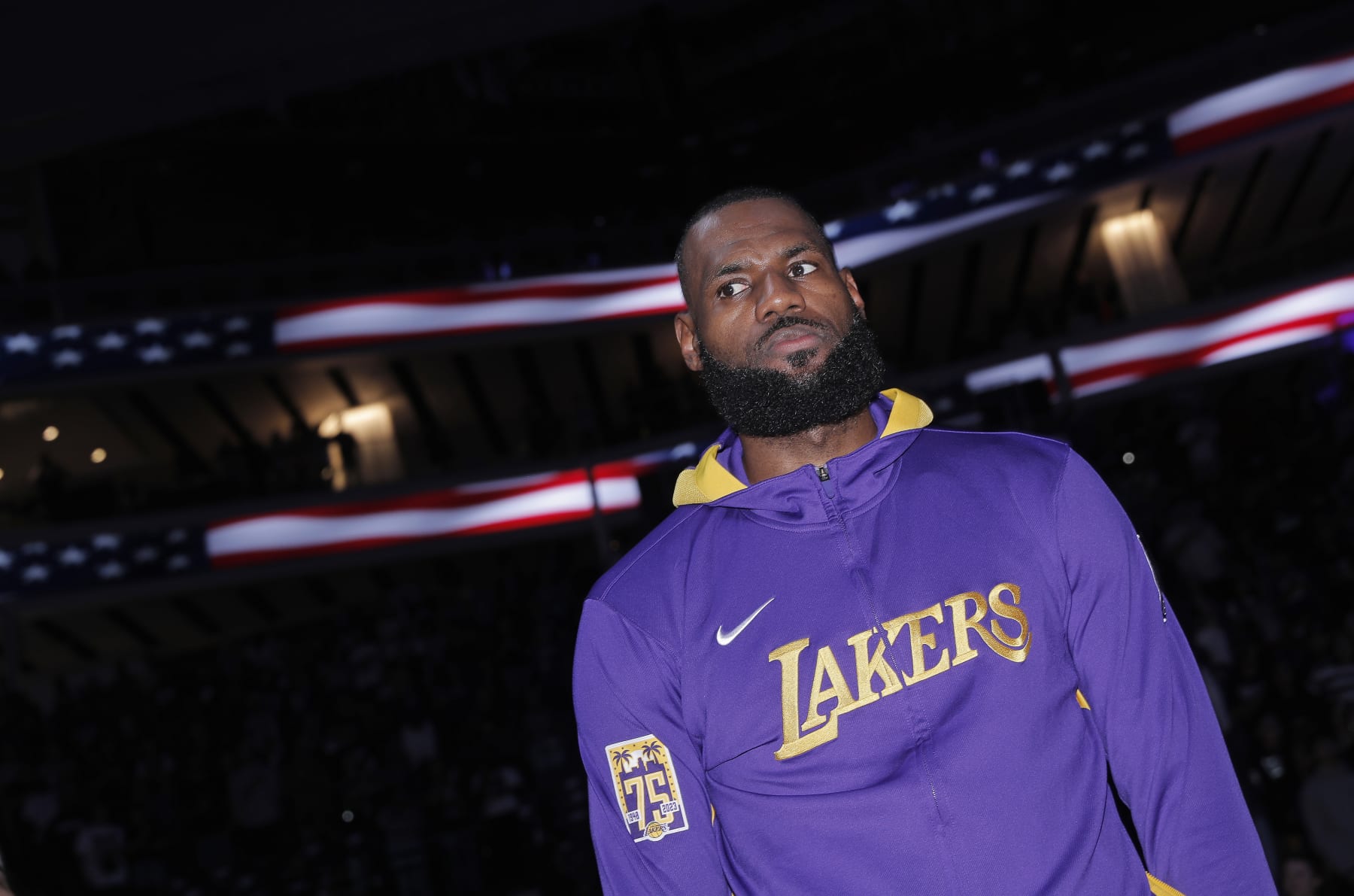 lebron wearing 6 lakers