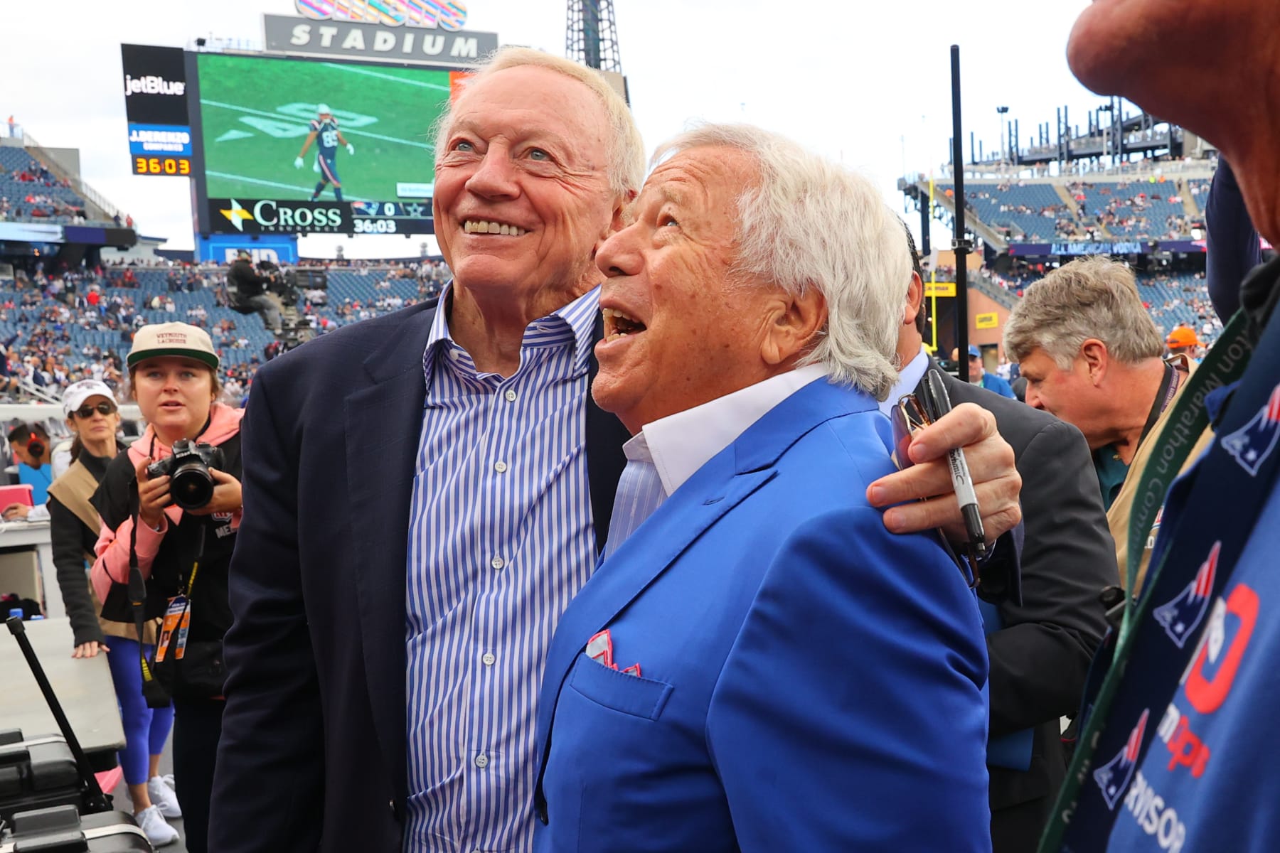 FOXBOROUGH, MA - OCTOBER 17:  Dallas Cowboys owner Jerry Jones and New England Patriots owner Robert Kraft prior to the National Football League game between the New England Patriots and the Dallas Cowboys on October 17, 2021 at Gillette Stadium in Foxborough, MA.    (Photo by Rich Graessle/Icon Sportswire via Getty Images)