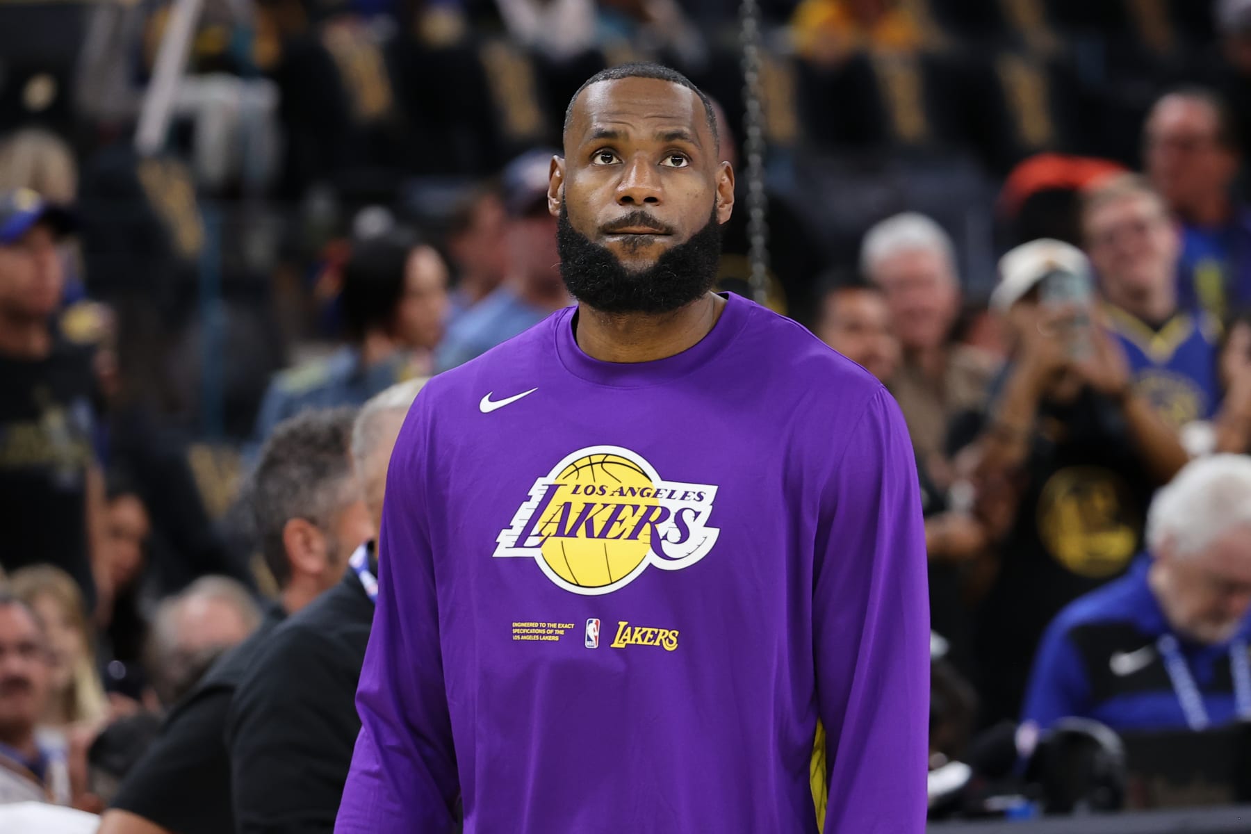 SAN FRANCISCO, CA - OCTOBER 18: LeBron James of Los Angeles Lakers warms up before NBA game between Golden State Warriors and Los Angeles Lakers at the Chase Center on October 18, 2022 in San Francisco, California, United States. (Photo by Tayfun Coskun/Anadolu Agency via Getty Images)