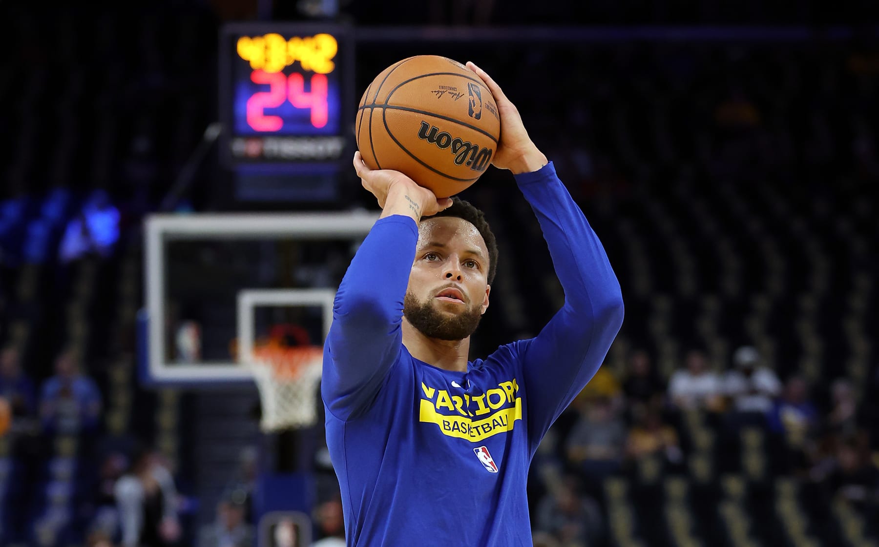 SAN FRANCISCO, CALIFORNIA - OCTOBER 18: Stephen Curry #30 of the Golden State Warriors warms up prior to the game against the Los Angeles Lakers at Chase Center on October 18, 2022 in San Francisco, California. NOTE TO USER: User expressly acknowledges and agrees that, by downloading and or using this photograph, User is consenting to the terms and conditions of the Getty Images License Agreement. (Photo by Ezra Shaw/Getty Images)