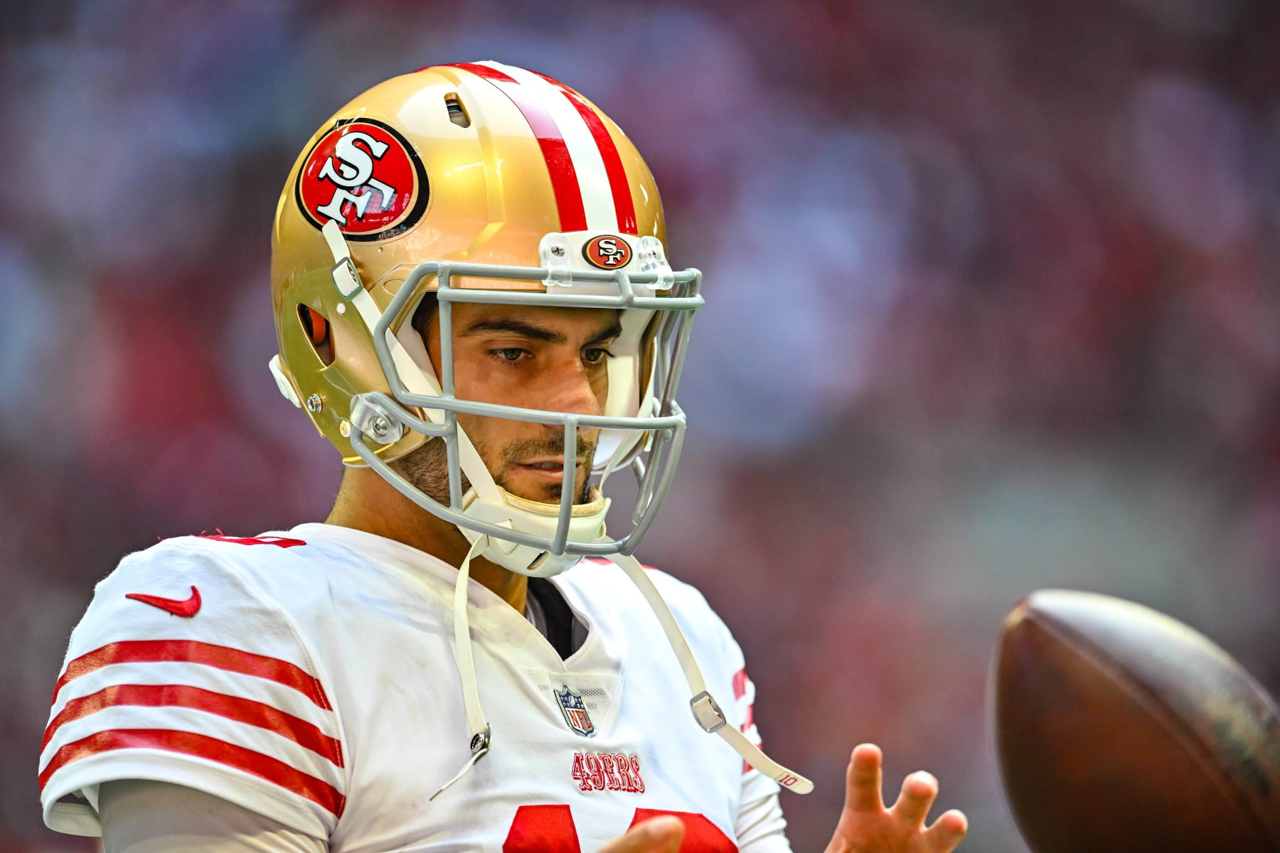 ATLANTA, GA  OCTOBER 16:  San Francisco quarterback Jimmy Garoppolo (10) warms up on the sideline during the NFL game between the San Francisco 49ers and the Atlanta Falcons on October 16th, 2022 at Mercedes-Benz Stadium in Atlanta, GA.  (Photo by Rich von Biberstein/Icon Sportswire via Getty Images)