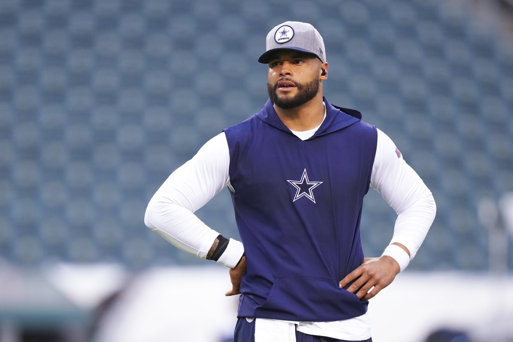 PHILADELPHIA, PA - OCTOBER 16: Dak Prescott #4 of the Dallas Cowboys looks on prior to the game against the Philadelphia Eagles at Lincoln Financial Field on October 16, 2022 in Philadelphia, Pennsylvania. (Photo by Mitchell Leff/Getty Images)