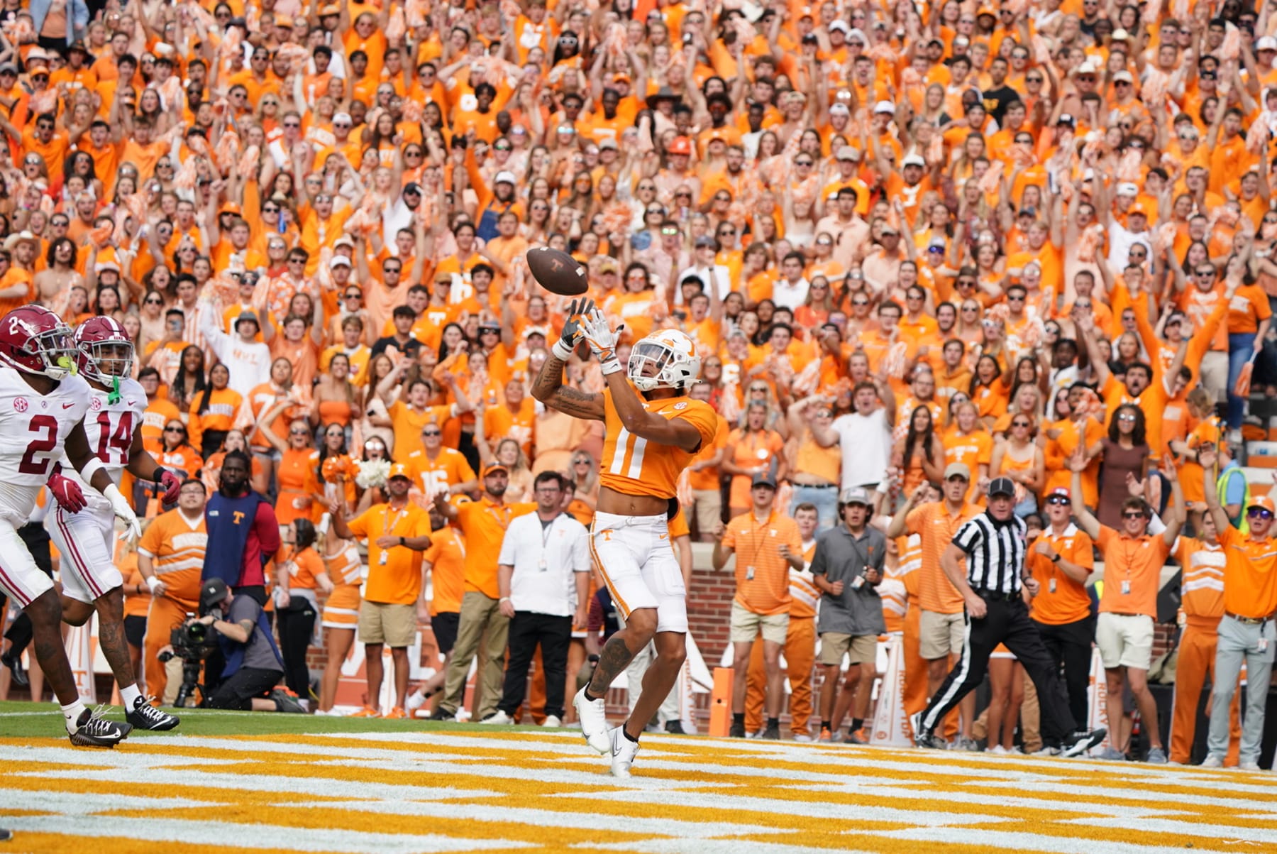 College Football: Tennessee Jalin Hyatt (11) in action, makes the catch vs Alabama during a game played at Neyland Stadium.
Knoxville, TN 10/15/2022 
CREDIT: Carlos M. Saavedra (Photo by Carlos M. Saavedra/Sports Illustrated via Getty Images) 
(Set Number: X164200 TK1)