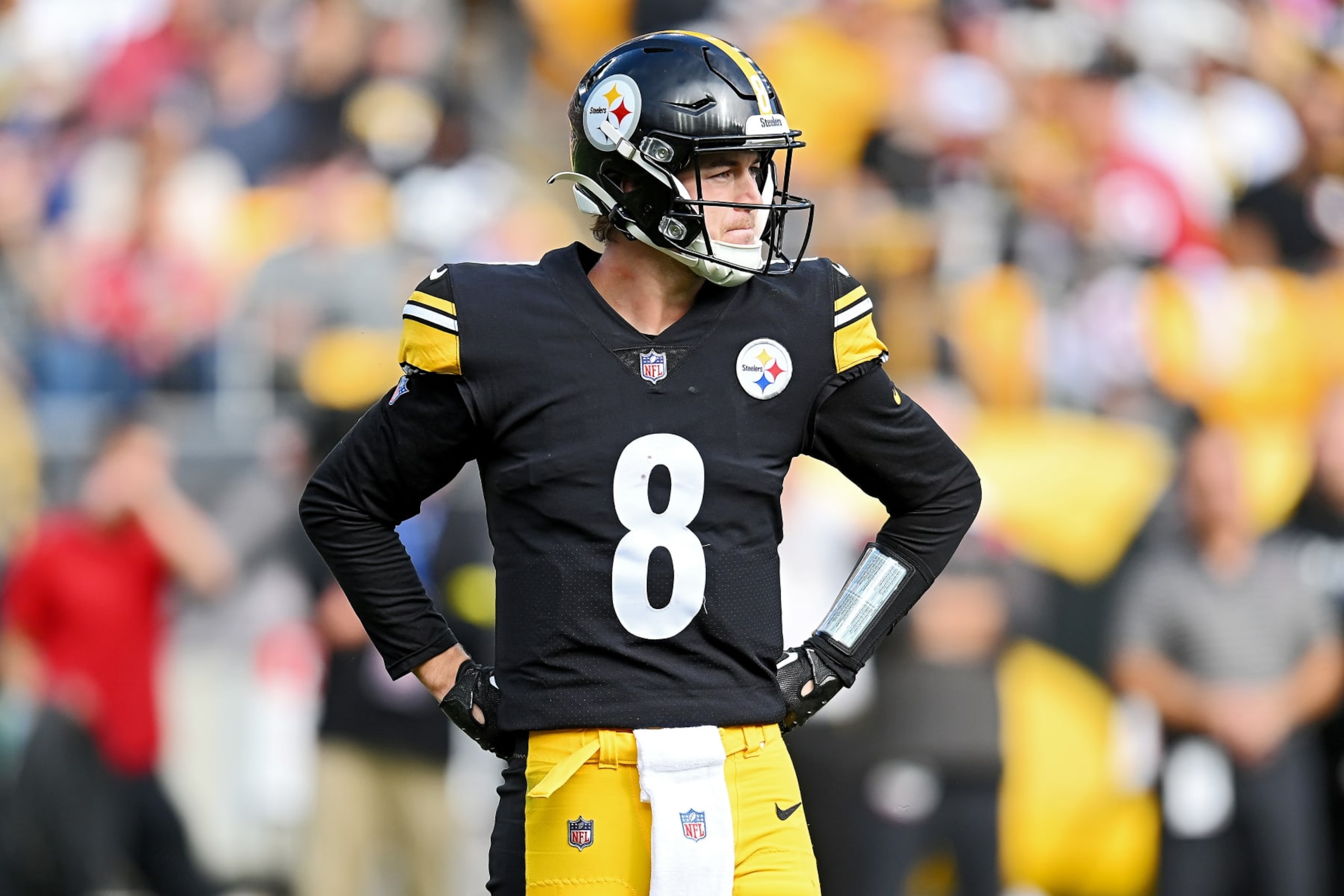 PITTSBURGH, PENNSYLVANIA - OCTOBER 16: Kenny Pickett #8 of the Pittsburgh Steelers reacts after being injured during the third quarter against the Tampa Bay Buccaneers at Acrisure Stadium on October 16, 2022 in Pittsburgh, Pennsylvania. (Photo by Joe Sargent/Getty Images)