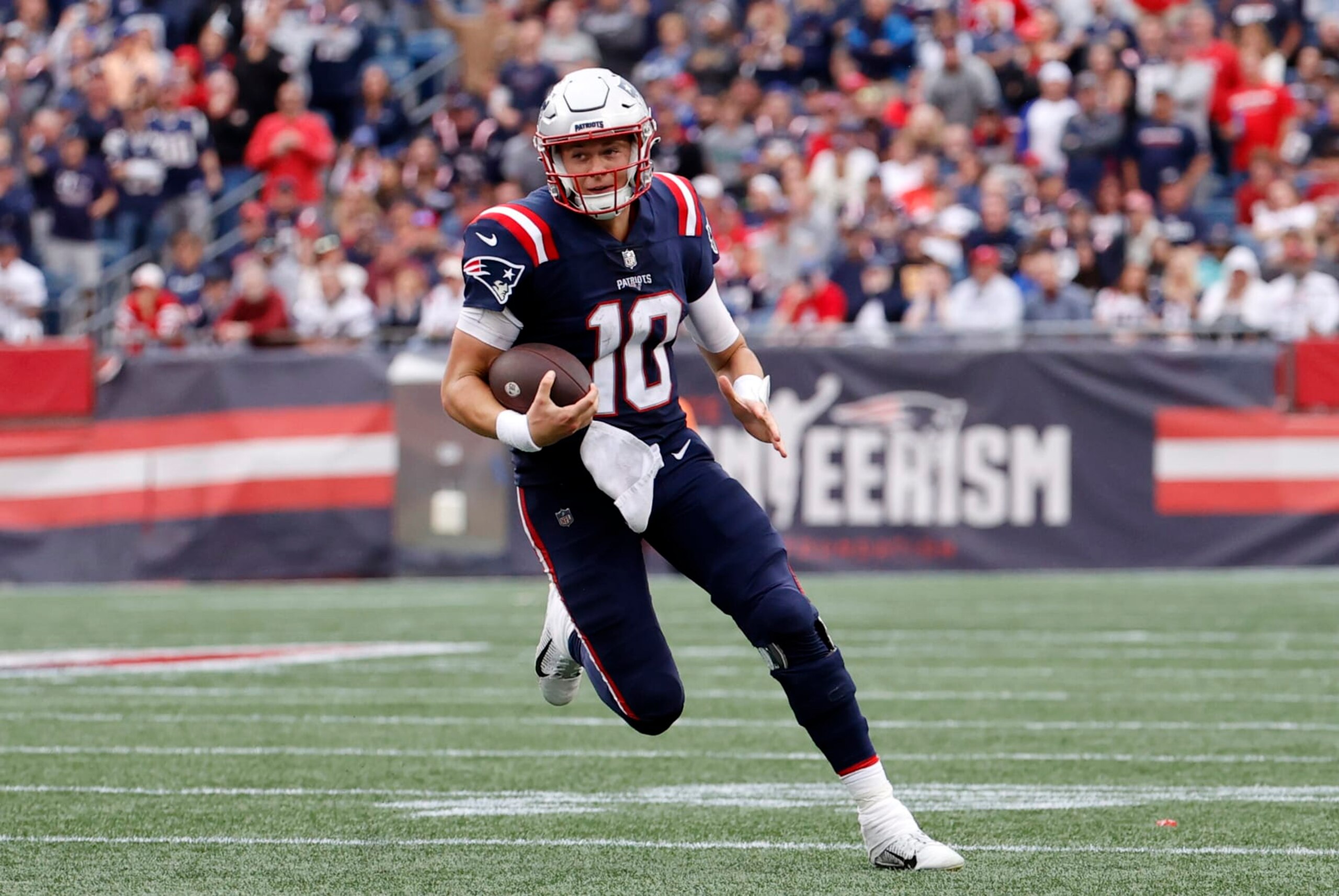 FOXBOROUGH, MA - SEPTEMBER 25: New England Patriots quarterback Mac Jones (10) carries the ball during a game between the New England Patriots and the Baltimore Ravens on September 25, 2022, at Gillette Stadium in Foxborough, Massachusetts. (Photo by Fred Kfoury III/Icon Sportswire via Getty Images)