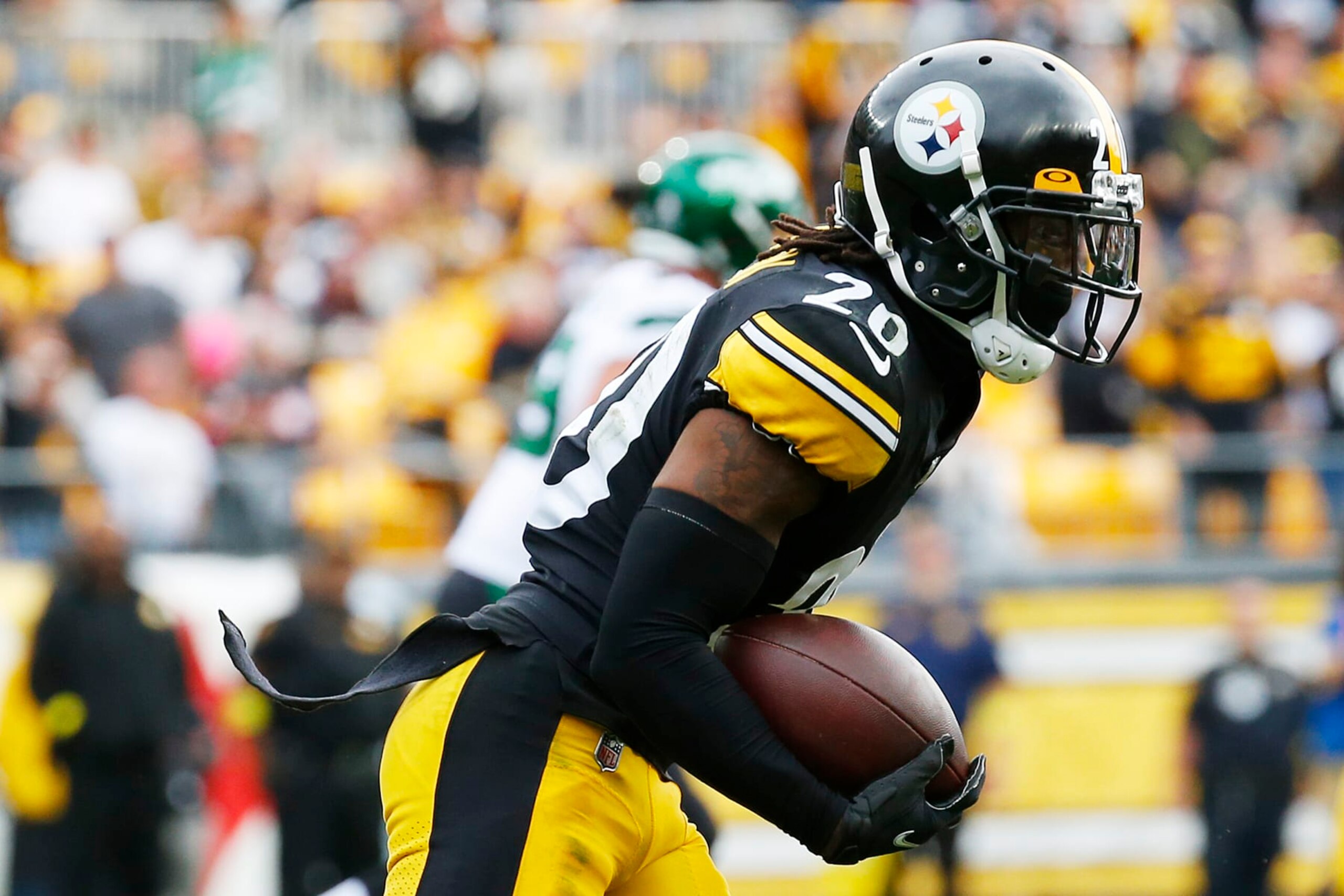 PITTSBURGH, PENNSYLVANIA - OCTOBER 02: Cameron Sutton #20 of the Pittsburgh Steelers runs with the ball in the third quarter against the New York Jets at Acrisure Stadium on October 02, 2022 in Pittsburgh, Pennsylvania. (Photo by Justin K. Aller/Getty Images)