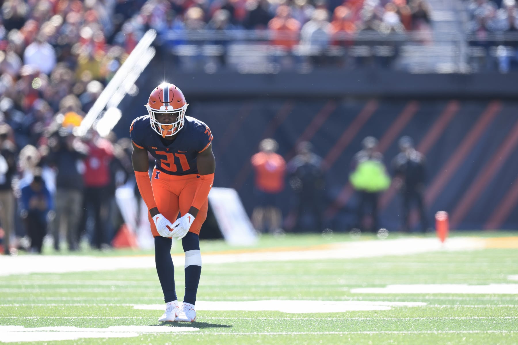CHAMPAIGN, IL - OCTOBER 15: Illinois Fighting Illini defensive back Devon Witherspoon (31) lines up for a play during the college football game between the Minnesota Golden Gophers and the Illinois Fighting Illini on October 15, 2022, at Memorial Stadium in Champaign, Illinois. (Photo by Michael Allio/Icon Sportswire via Getty Images)
