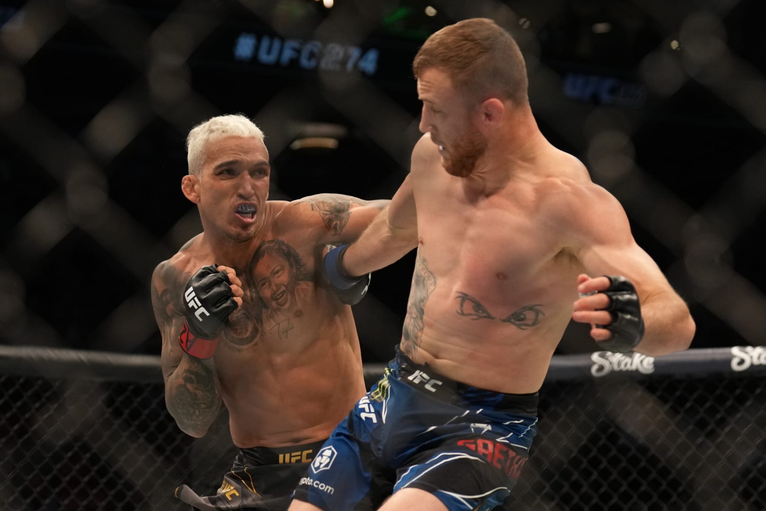 PHOENIX, AZ - MAY 7: (L-R) Charles Oliveira punches Justin Gaethje in their Lightweight bout during the UFC 274 event at Footprint Center on May 7, 2022, in Phoenix, Arizona. (Photo by Louis Grasse/PxImages/Icon Sportswire via Getty Images)