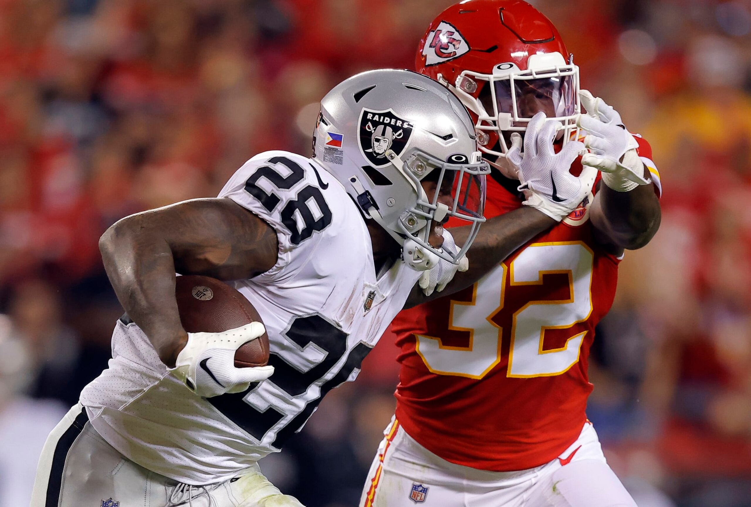 KANSAS CITY, MISSOURI - OCTOBER 10:  Josh Jacobs #28 of the Las Vegas Raiders stiff- during at Arrowhead Stadium on October 10, 2022 in Kansas City, Missouri. (Photo by David Eulitt/Getty Images)