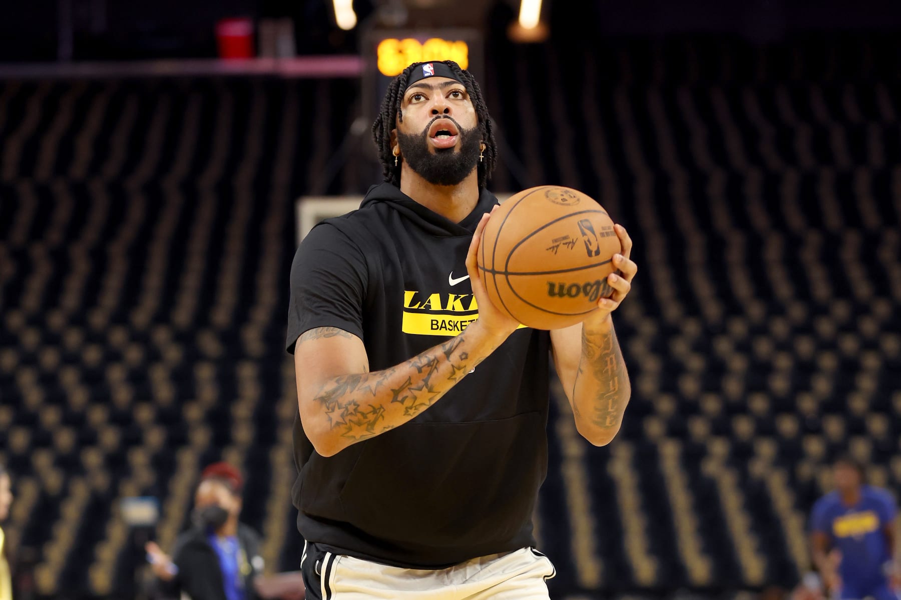 SAN FRANCISCO, CALIFORNIA - OCTOBER 18: Anthony Davis #3 of the Los Angeles Lakers warms up before their game against the Golden State Warriors at Chase Center on October 18, 2022 in San Francisco, California. NOTE TO USER: User expressly acknowledges and agrees that, by downloading and or using this photograph, User is consenting to the terms and conditions of the Getty Images License Agreement. (Photo by Ezra Shaw/Getty Images)