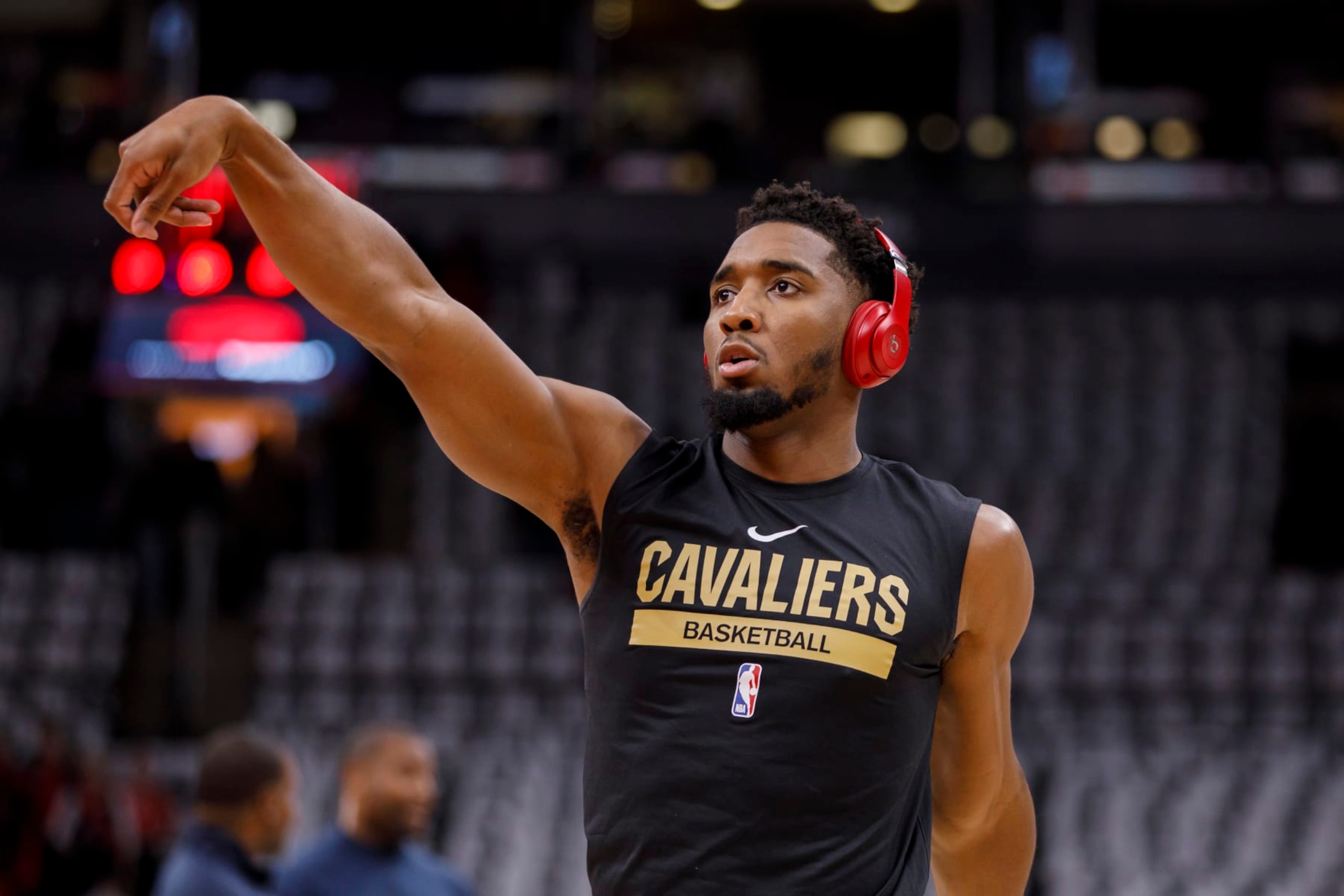 TORONTO, ON - OCTOBER 19: Donovan Mitchell #45 of the Cleveland Cavaliers warms up ahead of their NBA game against the Toronto Raptors at Scotiabank Arena on October 19, 2022 in Toronto, Canada. NOTE TO USER: User expressly acknowledges and agrees that, by downloading and or using this photograph, User is consenting to the terms and conditions of the Getty Images License Agreement.  (Photo by Cole Burston/Getty Images)