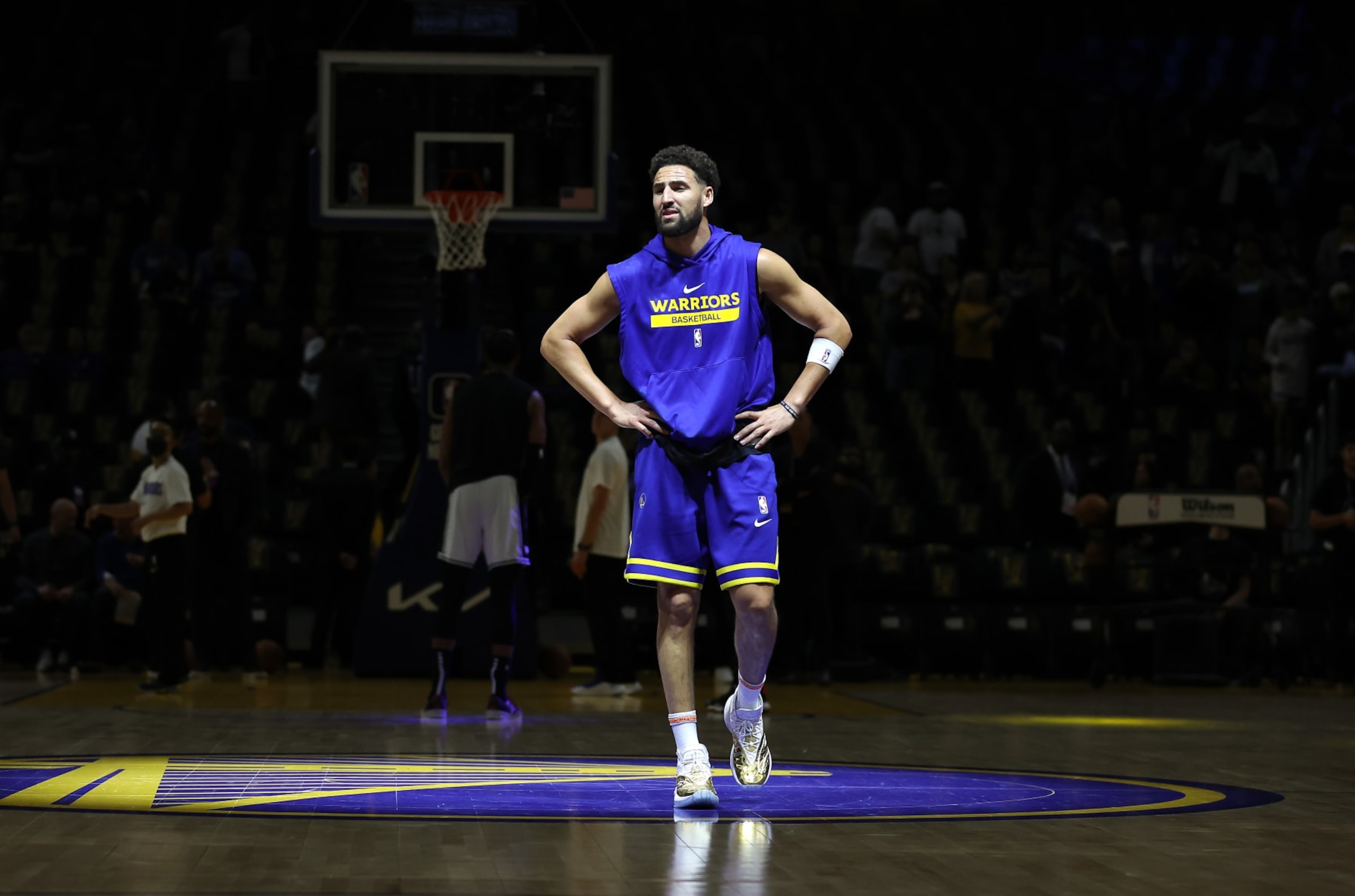 SAN FRANCISCO, CALIFORNIA - OCTOBER 18: Klay Thompson #11 of the Golden State Warriors warms up prior to the game against the Los Angeles Lakers at Chase Center on October 18, 2022 in San Francisco, California. NOTE TO USER: User expressly acknowledges and agrees that, by downloading and or using this photograph, User is consenting to the terms and conditions of the Getty Images License Agreement. (Photo by Ezra Shaw/Getty Images)