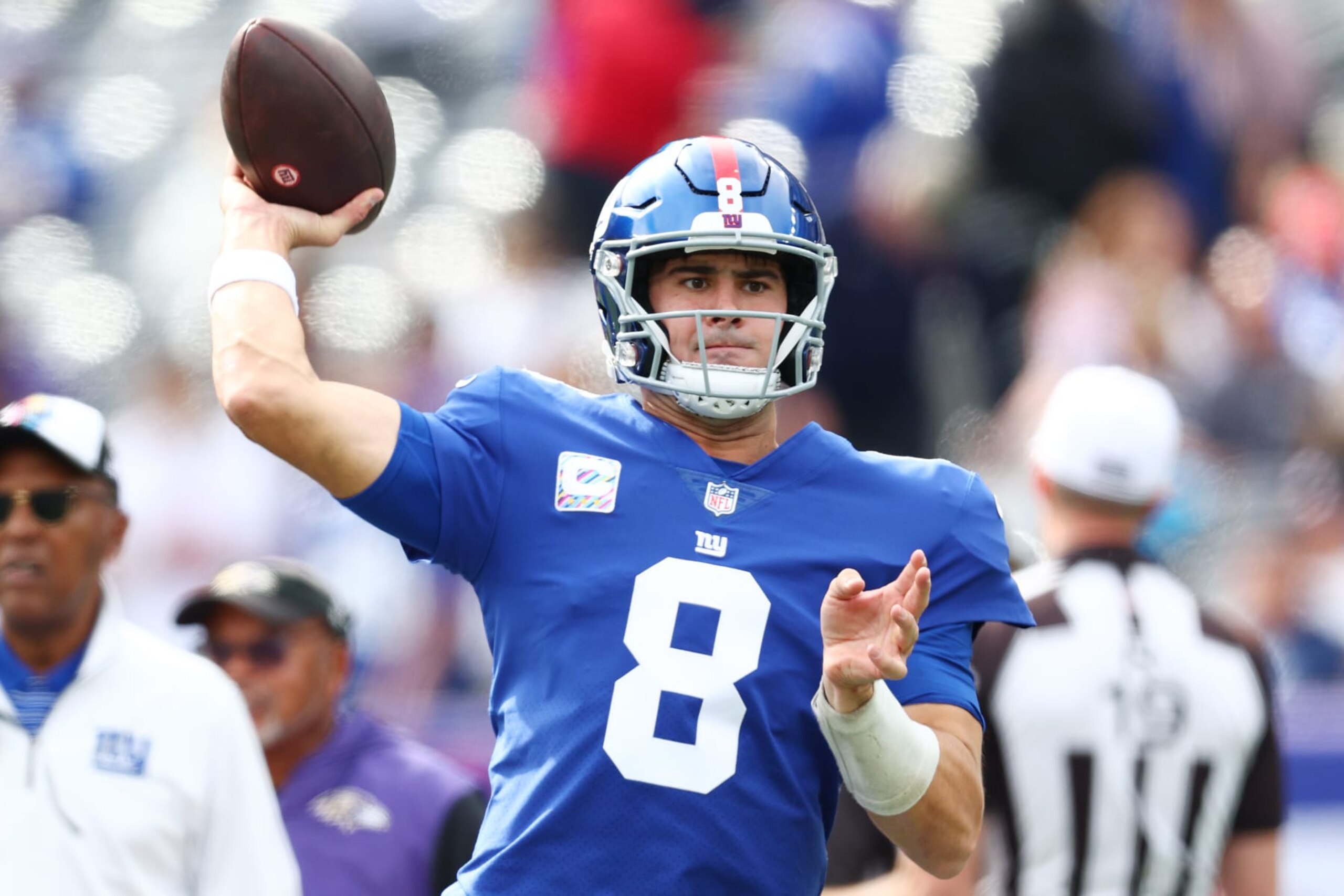 EAST RUTHERFORD, NEW JERSEY - OCTOBER 16: Daniel Jones #8 of the New York Giants warms-up prior to the game against the Baltimore Ravens at MetLife Stadium on October 16, 2022 in East Rutherford, New Jersey. (Photo by Elsa/Getty Images) EAST RUTHERFORD, NEW JERSEY - OCTOBER 16: Daniel Jones #8 of the New York Giants warms-up prior to the game against the Baltimore Ravens at MetLife Stadium on October 16, 2022 in East Rutherford, New Jersey. (Photo by Elsa/Getty Images)