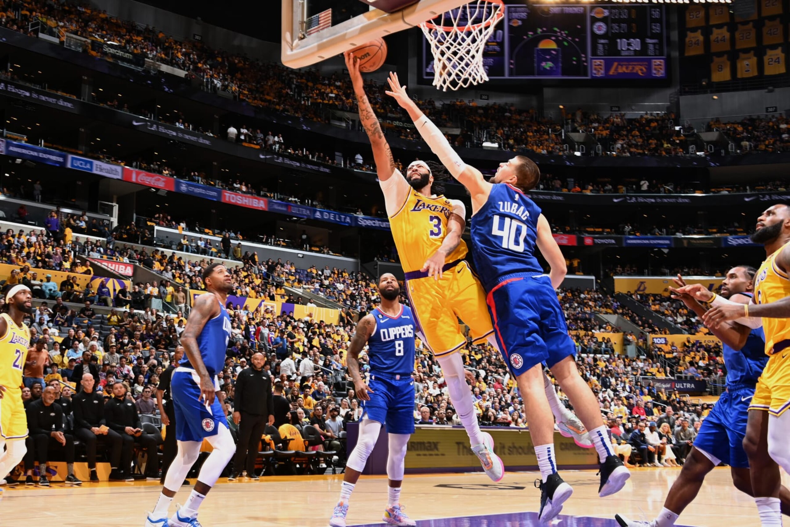 LOS ANGELES, CA - OCTOBER 20: Anthony Davis #3 of the Los Angeles Lakers shoots the ball during the game against the LA Clippers on October 20, 2022 at Crypto.com Arena in Los Angeles, California. NOTE TO USER: User expressly acknowledges and agrees that, by downloading and/or using this Photograph, user is consenting to the terms and conditions of the Getty Images License Agreement. Mandatory Copyright Notice: Copyright 2022 NBAE (Photo by Andrew D. Bernstein/NBAE via Getty Images)