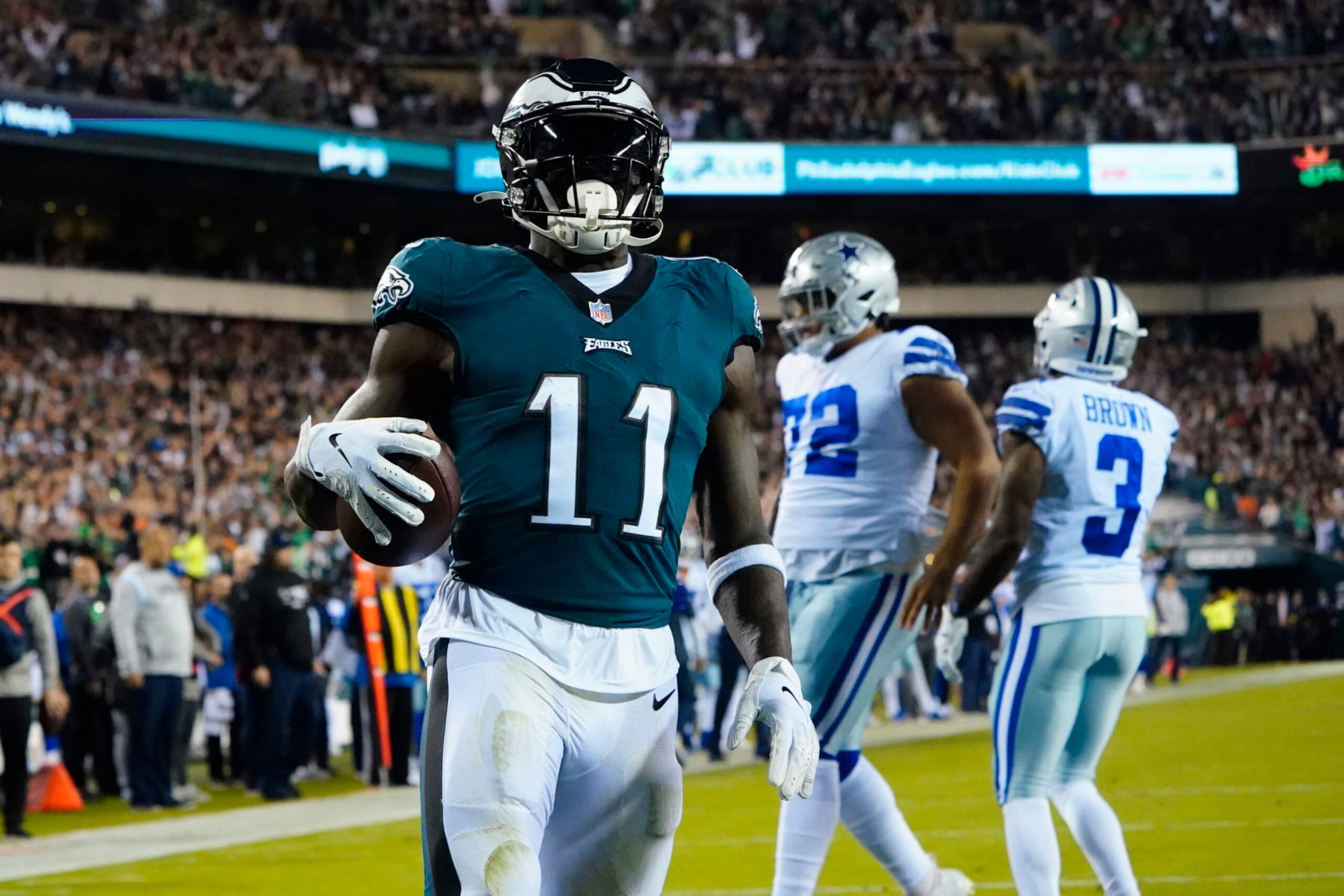 PHILADELPHIA, PA - OCTOBER 16: Philadelphia Eagles Wide Receiver A.J. Brown (11) scores a touchdown during the first half of the National Football League game between the Dallas Cowboys and Philadelphia Eagles on October 16,2022, at Lincoln Financial Field in Philadelphia, PA. (Photo by Gregory Fisher/Icon Sportswire via Getty Images) PHILADELPHIA, PA - OCTOBER 16: Philadelphia Eagles Wide Receiver A.J. Brown (11) scores a touchdown during the first half of the National Football League game between the Dallas Cowboys and Philadelphia Eagles on October 16,2022, at Lincoln Financial Field in Philadelphia, PA. (Photo by Gregory Fisher/Icon Sportswire via Getty Images)