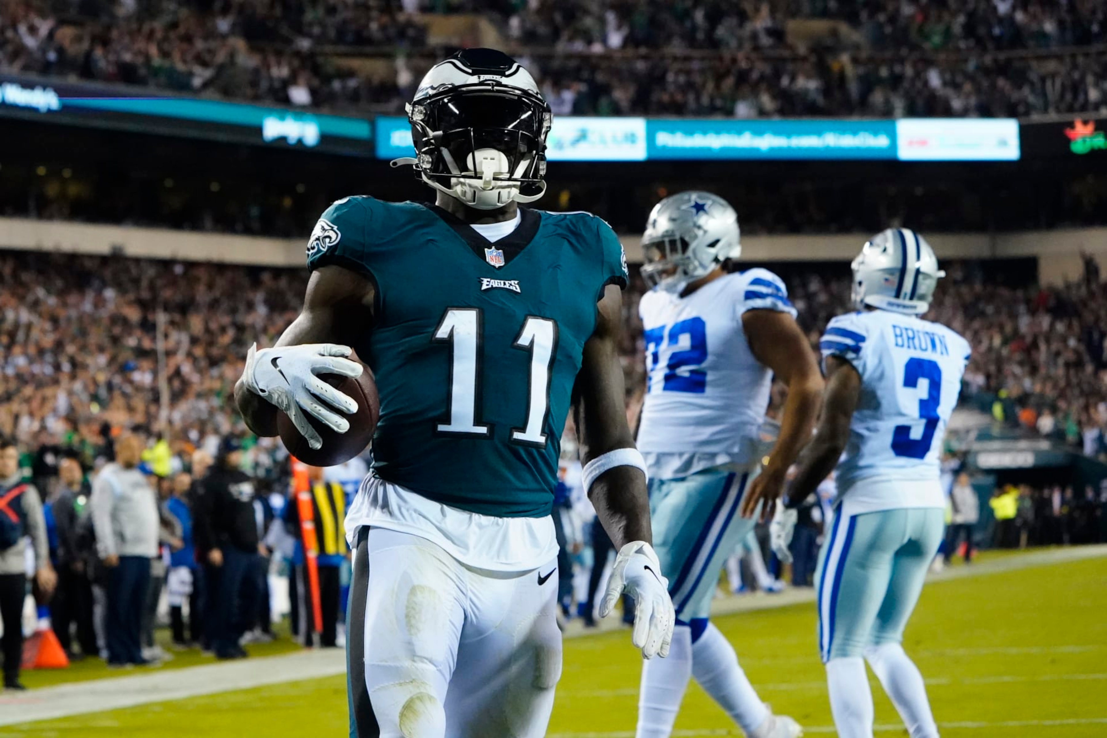 PHILADELPHIA, PA - OCTOBER 16: Philadelphia Eagles Wide Receiver A.J. Brown (11) scores a touchdown during the first half of the National Football League game between the Dallas Cowboys and Philadelphia Eagles on October 16,2022, at Lincoln Financial Field in Philadelphia, PA. (Photo by Gregory Fisher/Icon Sportswire via Getty Images) PHILADELPHIA, PA - OCTOBER 16: Philadelphia Eagles Wide Receiver A.J. Brown (11) scores a touchdown during the first half of the National Football League game between the Dallas Cowboys and Philadelphia Eagles on October 16,2022, at Lincoln Financial Field in Philadelphia, PA. (Photo by Gregory Fisher/Icon Sportswire via Getty Images)