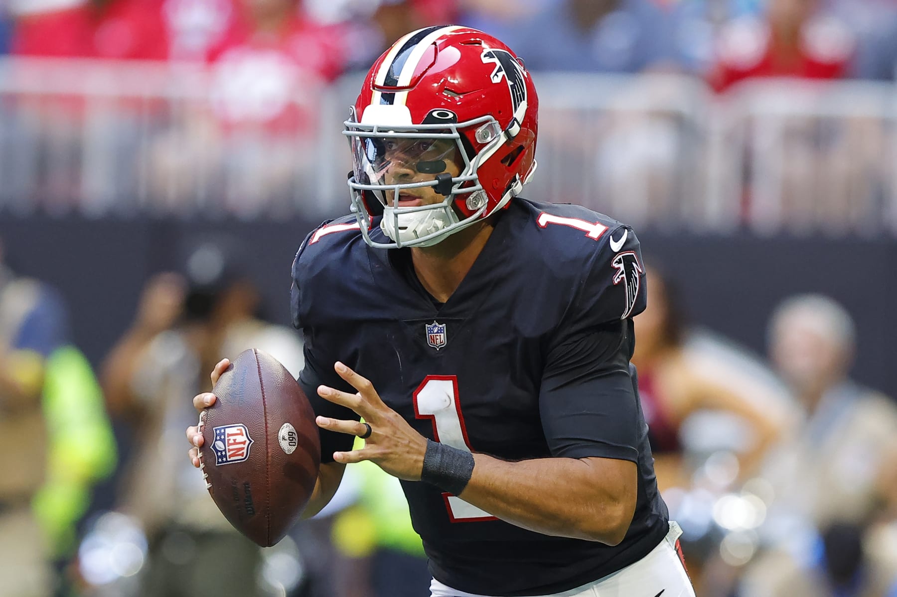 ATLANTA, GA - OCTOBER 16: Marcus Mariota #1 of the Atlanta Falcons rolls out to pass during the second half against the San Francisco 49ers at Mercedes-Benz Stadium on October 16, 2022 in Atlanta, Georgia. (Photo by Todd Kirkland/Getty Images)