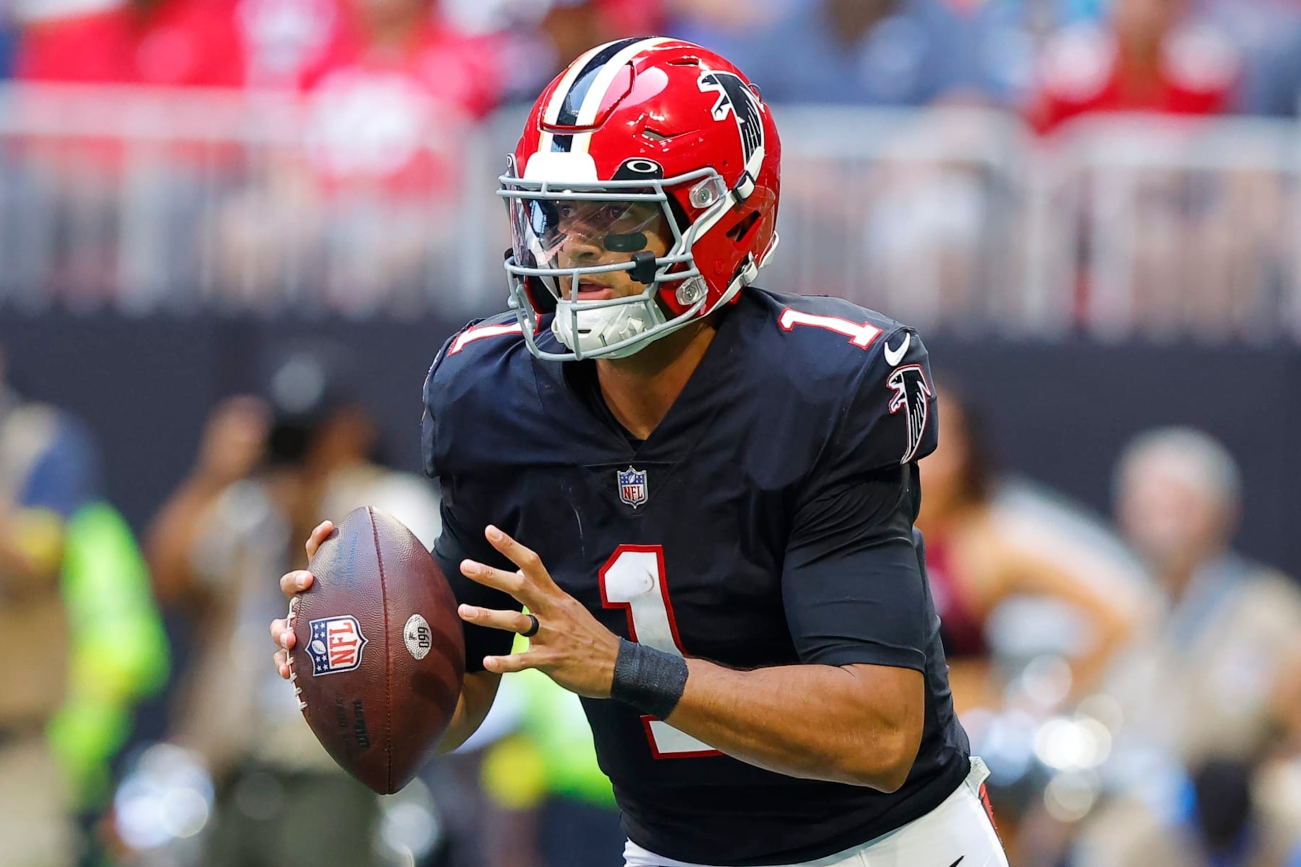 ATLANTA, GA - OCTOBER 16: Marcus Mariota #1 of the Atlanta Falcons rolls out to pass during the second half against the San Francisco 49ers at Mercedes-Benz Stadium on October 16, 2022 in Atlanta, Georgia. (Photo by Todd Kirkland/Getty Images)