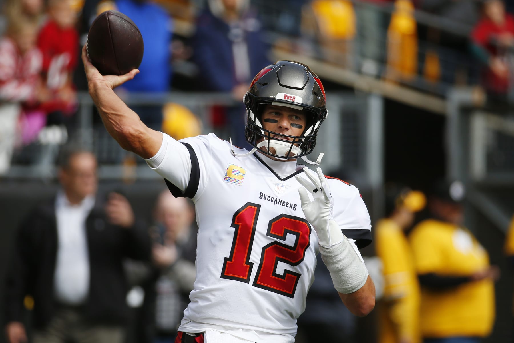 PITTSBURGH, PENNSYLVANIA - OCTOBER 16: Tom Brady #12 of the Tampa Bay Buccaneers warms up prior to the game against the Pittsburgh Steelers at Acrisure Stadium on October 16, 2022 in Pittsburgh, Pennsylvania. (Photo by Justin K. Aller/Getty Images)