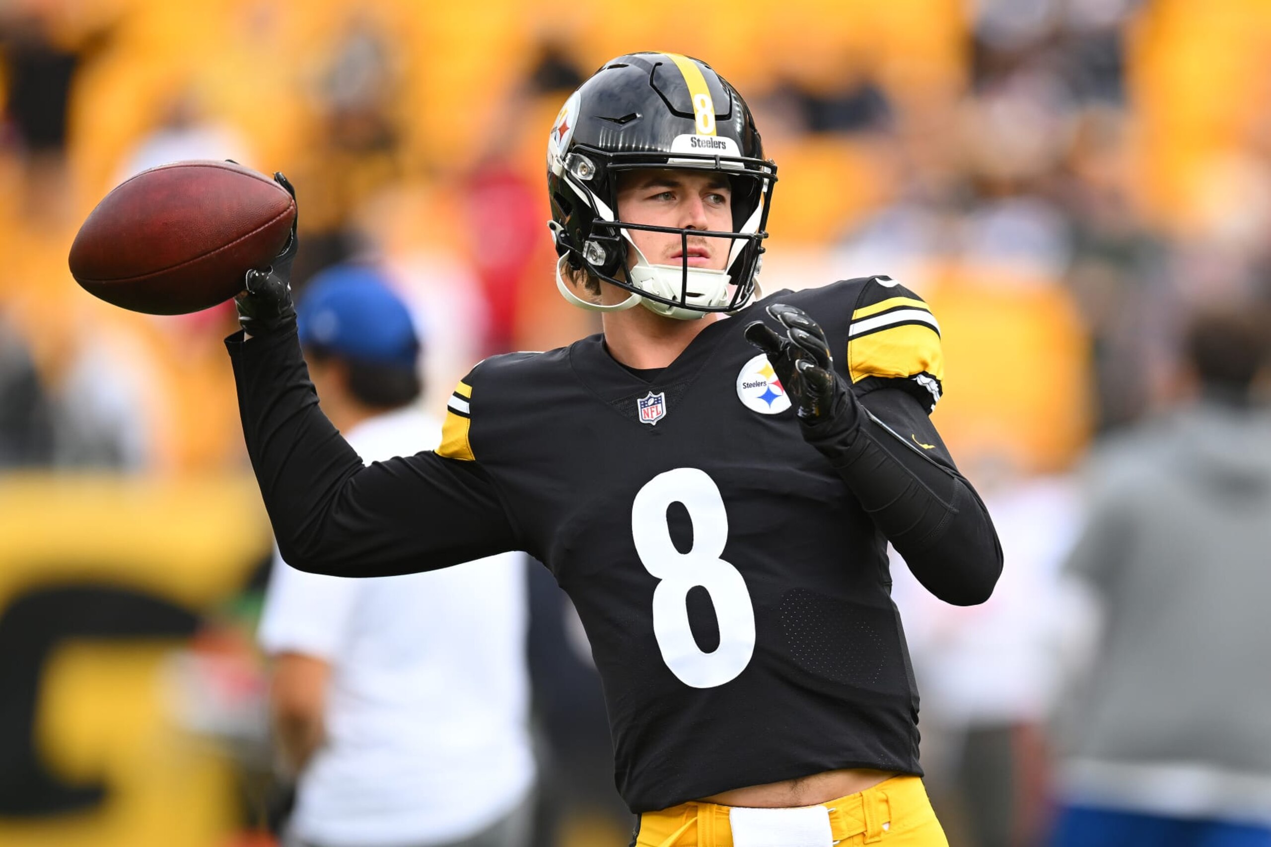 PITTSBURGH, PENNSYLVANIA - OCTOBER 16: Kenny Pickett #8 of the Pittsburgh Steelers warms-up prior to the game against the Tampa Bay Buccaneers at Acrisure Stadium on October 16, 2022 in Pittsburgh, Pennsylvania. (Photo by Joe Sargent/Getty Images)