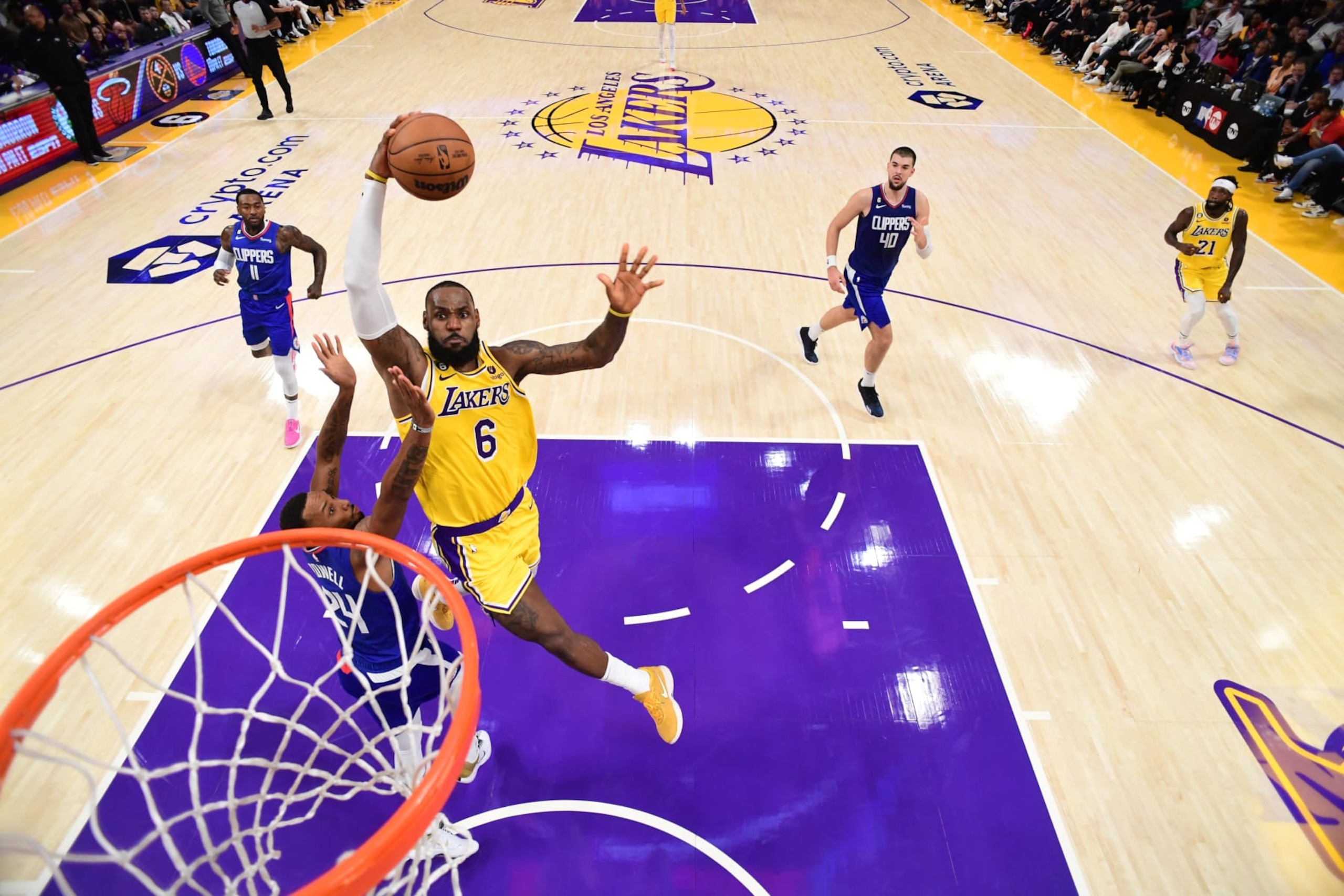 LOS ANGELES, CA - OCTOBER 20: LeBron James #6 of the Los Angeles Lakers dunks the ball during the game against the LA Clippers on October 20, 2022 at Crypto.Com Arena in Los Angeles, California. NOTE TO USER: User expressly acknowledges and agrees that, by downloading and/or using this Photograph, user is consenting to the terms and conditions of the Getty Images License Agreement. Mandatory Copyright Notice: Copyright 2022 NBAE (Photo by Adam Pantozzi/NBAE via Getty Images)