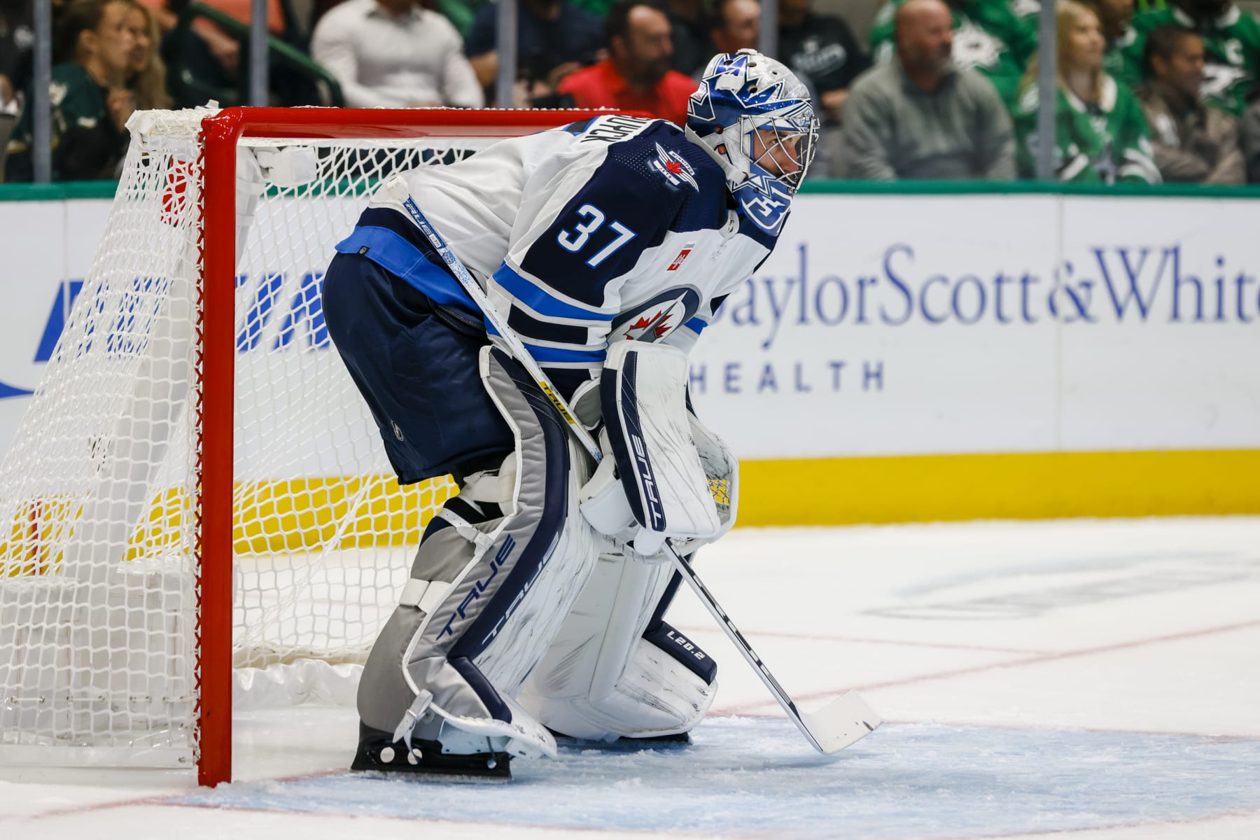 DALLAS, TX - OCTOBER 17: Winnipeg Jets goaltender Connor Hellebuyck (37) waits for play to begin during the game between the Dallas Stars and the Winnipeg Jets on October 17, 2022 at American Airlines Center in Dallas, Texas. (Photo by Matthew Pearce/Icon Sportswire via Getty Images)