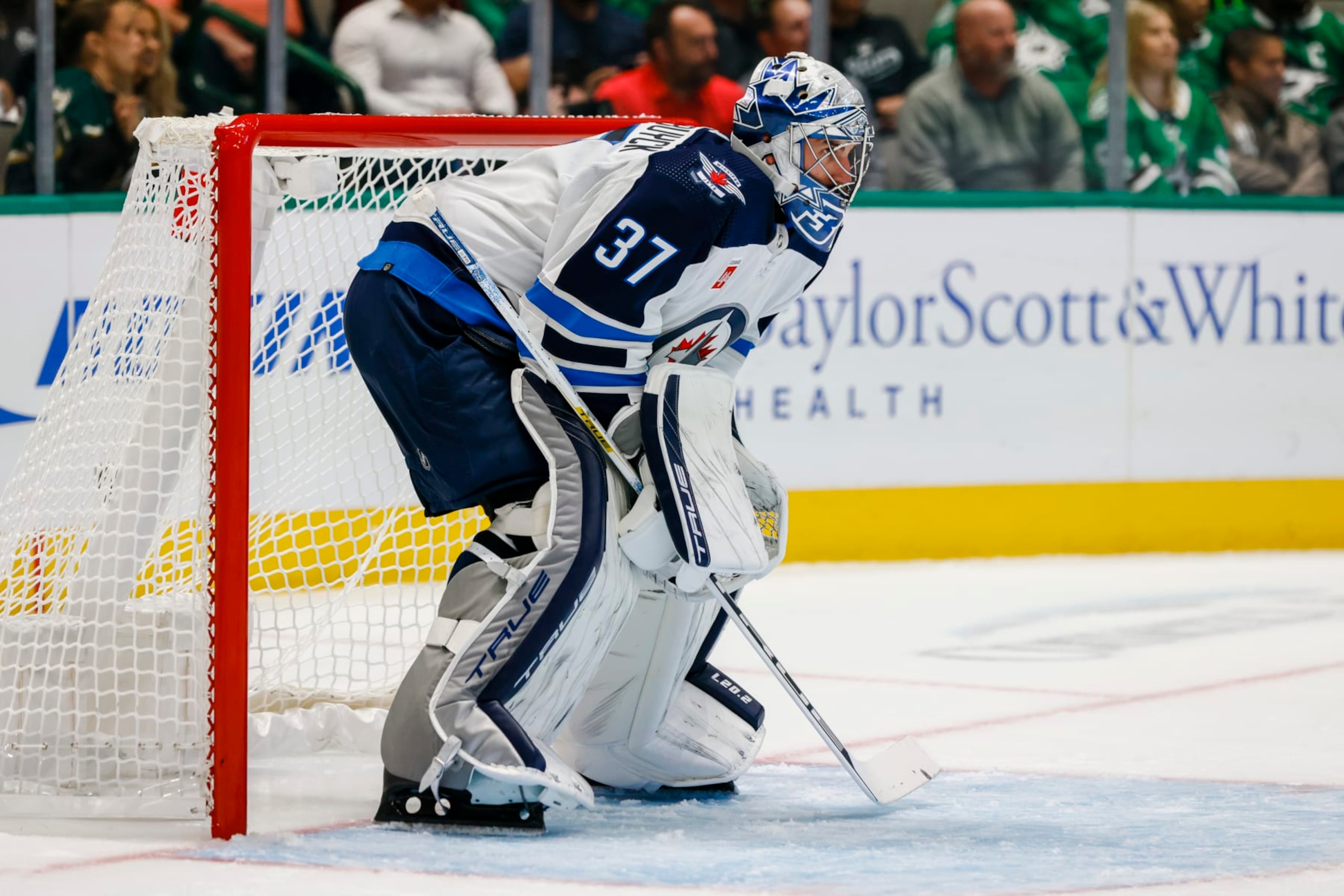 DALLAS, TX - OCTOBER 17: Winnipeg Jets goaltender Connor Hellebuyck (37) waits for play to begin during the game between the Dallas Stars and the Winnipeg Jets on October 17, 2022 at American Airlines Center in Dallas, Texas. (Photo by Matthew Pearce/Icon Sportswire via Getty Images)