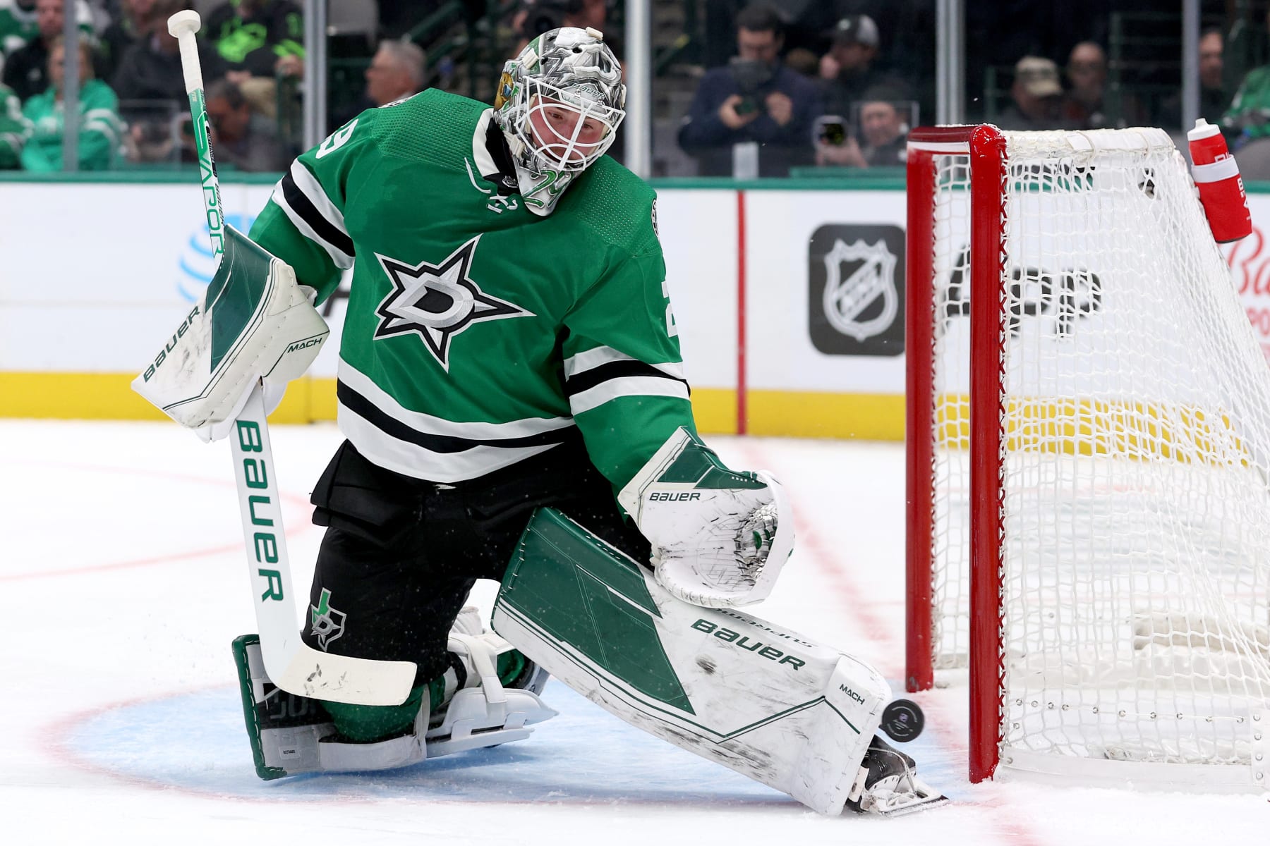 DALLAS, TEXAS - OCTOBER 17: Jake Oettinger #29 of the Dallas Stars blocks a shot on goal against the Winnipeg Jets in the second period at American Airlines Center on October 17, 2022 in Dallas, Texas. (Photo by Tom Pennington/Getty Images)