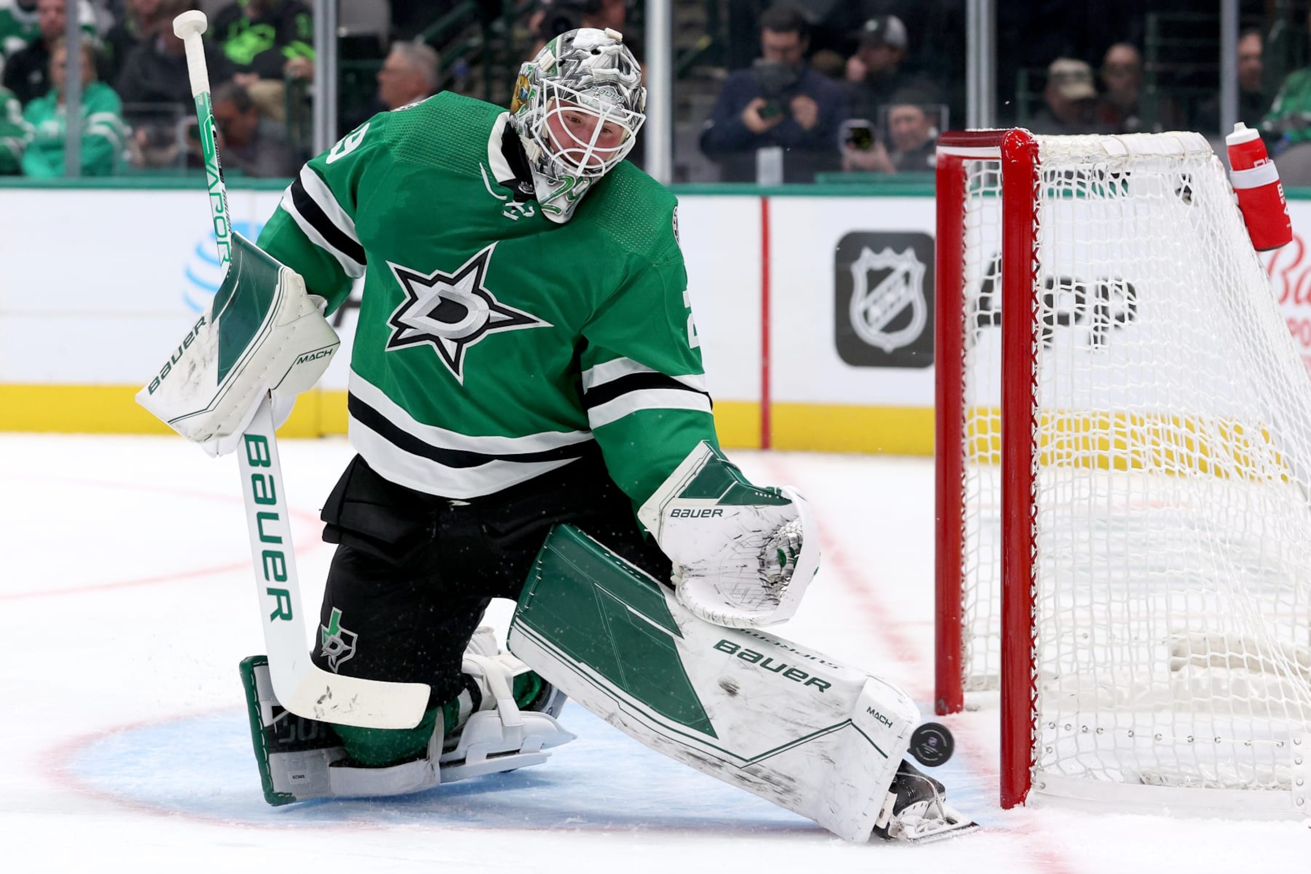 DALLAS, TEXAS - OCTOBER 17: Jake Oettinger #29 of the Dallas Stars blocks a shot on goal against the Winnipeg Jets in the second period at American Airlines Center on October 17, 2022 in Dallas, Texas. (Photo by Tom Pennington/Getty Images)