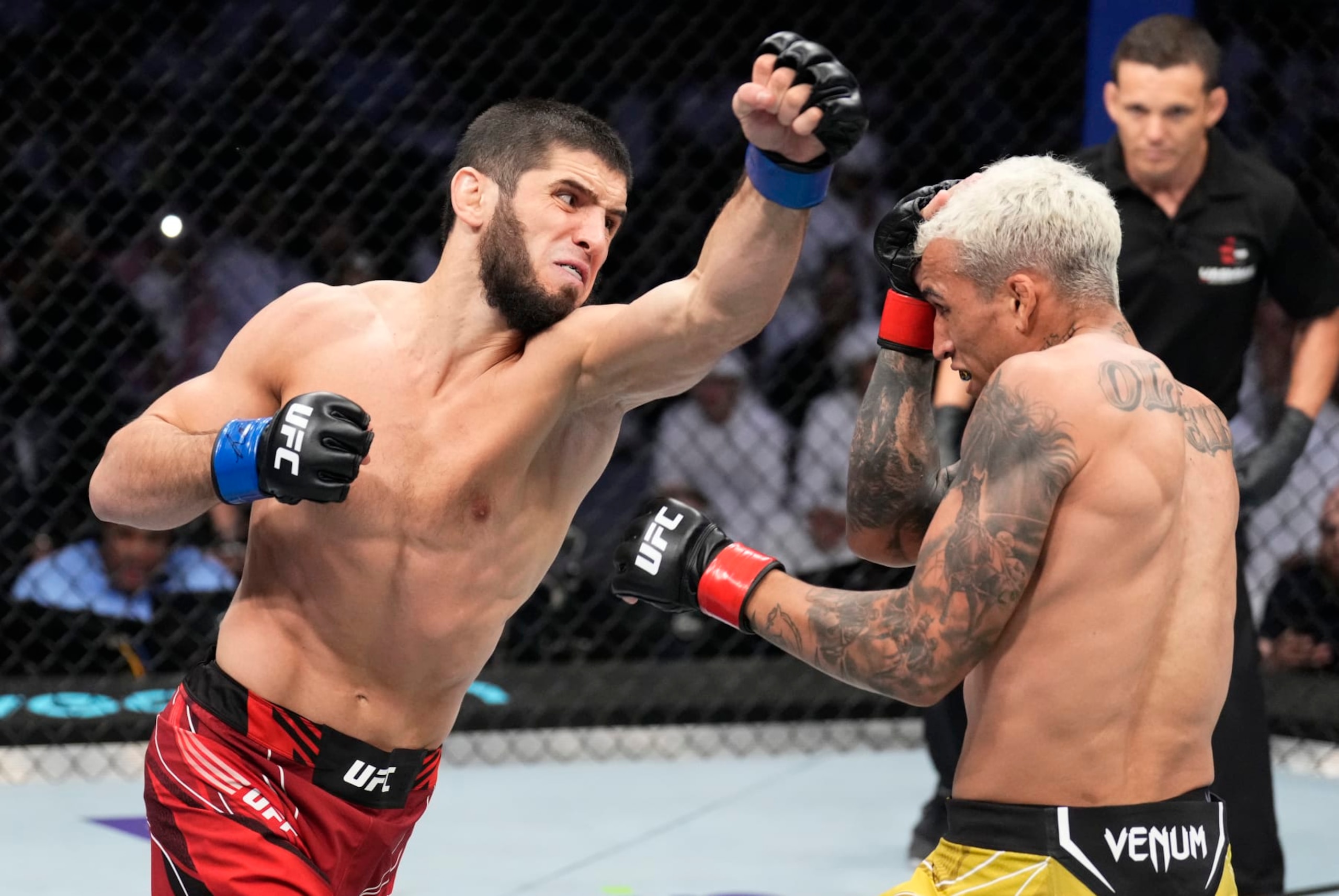 ABU DHABI, UNITED ARAB EMIRATES - OCTOBER 22: (L-R) Islam Makhachev of Russia punches Charles Oliveira of Brazil in their UFC lightweight championship fight during the UFC 280 event at Etihad Arena on October 22, 2022 in Abu Dhabi, United Arab Emirates. (Photo by Chris Unger/Zuffa LLC) ABU DHABI, UNITED ARAB EMIRATES - OCTOBER 22: (L-R) Islam Makhachev of Russia punches Charles Oliveira of Brazil in their UFC lightweight championship fight during the UFC 280 event at Etihad Arena on October 22, 2022 in Abu Dhabi, United Arab Emirates. (Photo by Chris Unger/Zuffa LLC)