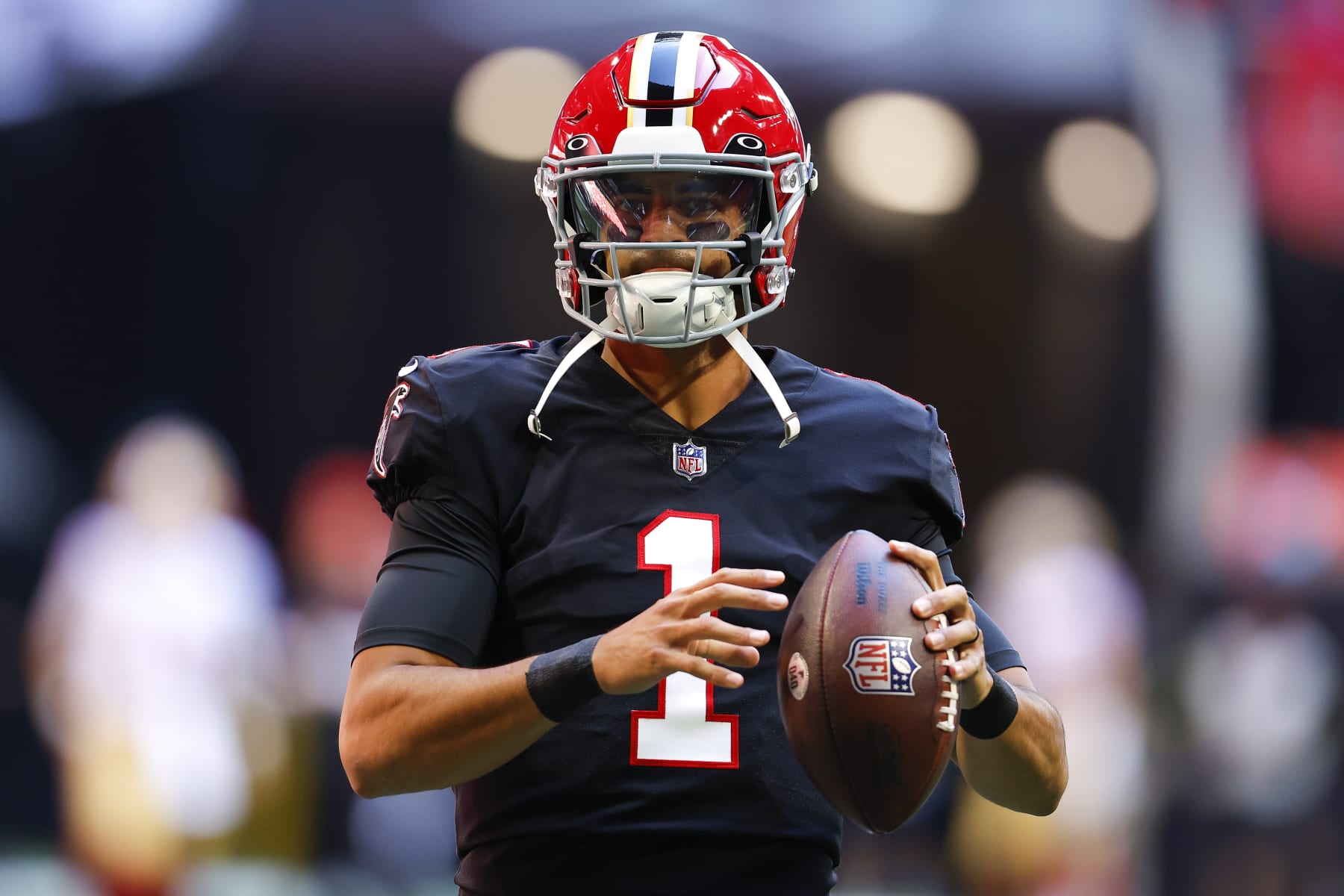 ATLANTA, GA - OCTOBER 16: Marcus Mariota #1 of the Atlanta Falcons warms up prior to the game against the San Francisco 49ers at Mercedes-Benz Stadium on October 16, 2022 in Atlanta, Georgia. (Photo by Todd Kirkland/Getty Images)