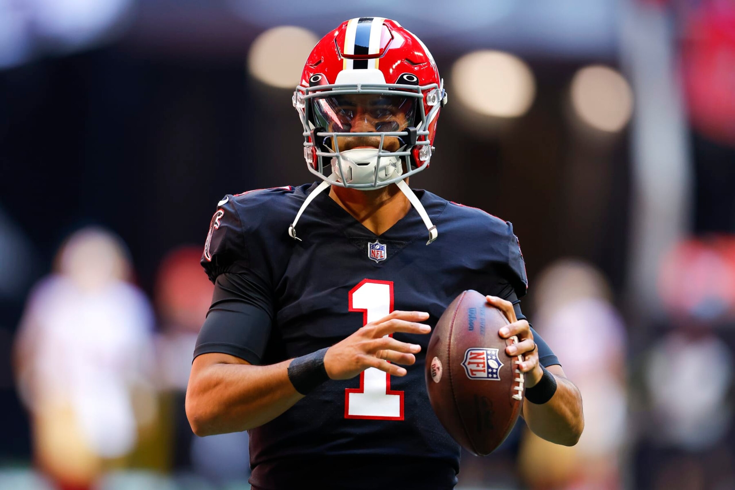 ATLANTA, GA - OCTOBER 16: Marcus Mariota #1 of the Atlanta Falcons warms up prior to the game against the San Francisco 49ers at Mercedes-Benz Stadium on October 16, 2022 in Atlanta, Georgia. (Photo by Todd Kirkland/Getty Images)
