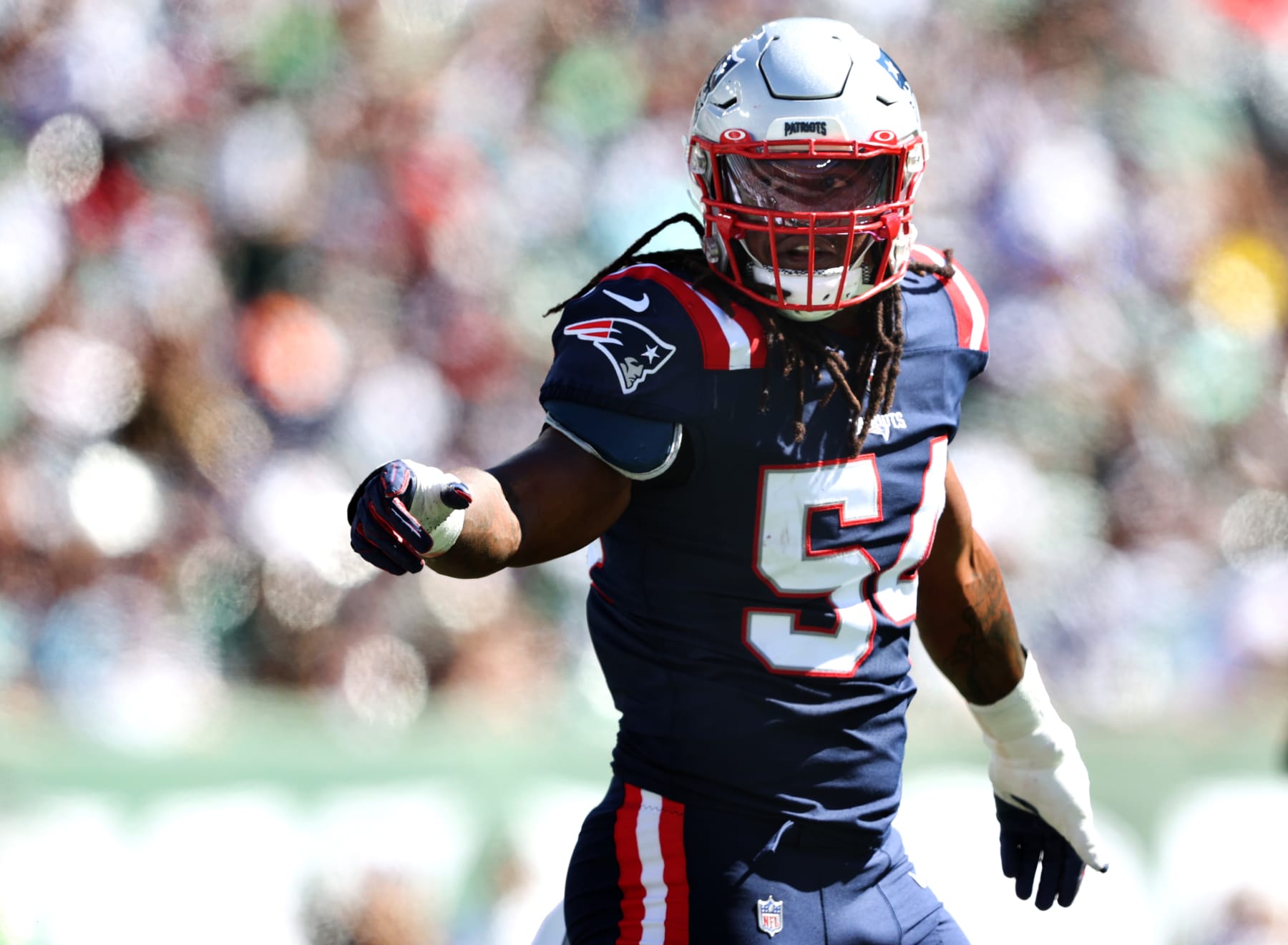 EAST RUTHERFORD, NEW JERSEY - SEPTEMBER 19: Linebacker Dont'a Hightower #54 of the New England Patriots reacts after making a defensive play in the second quarter of the game against the New York Jets at MetLife Stadium on September 19, 2021 in East Rutherford, New Jersey. (Photo by Elsa/Getty Images)