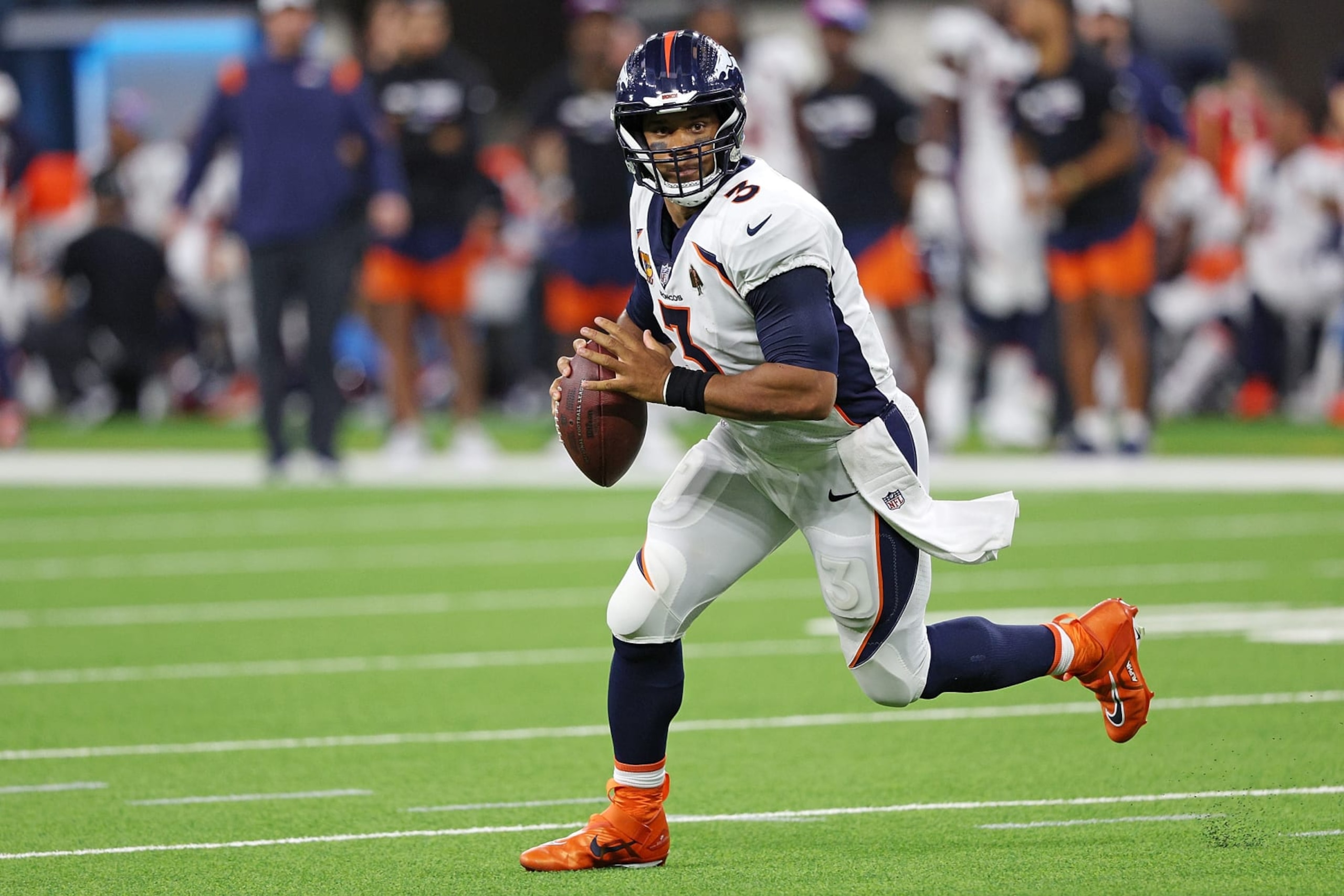 INGLEWOOD, CALIFORNIA - OCTOBER 17: Russell Wilson #3 of the Denver Broncos looks to pass during the first half against the Los Angeles Chargers at SoFi Stadium on October 17, 2022 in Inglewood, California. (Photo by Harry How/Getty Images)
