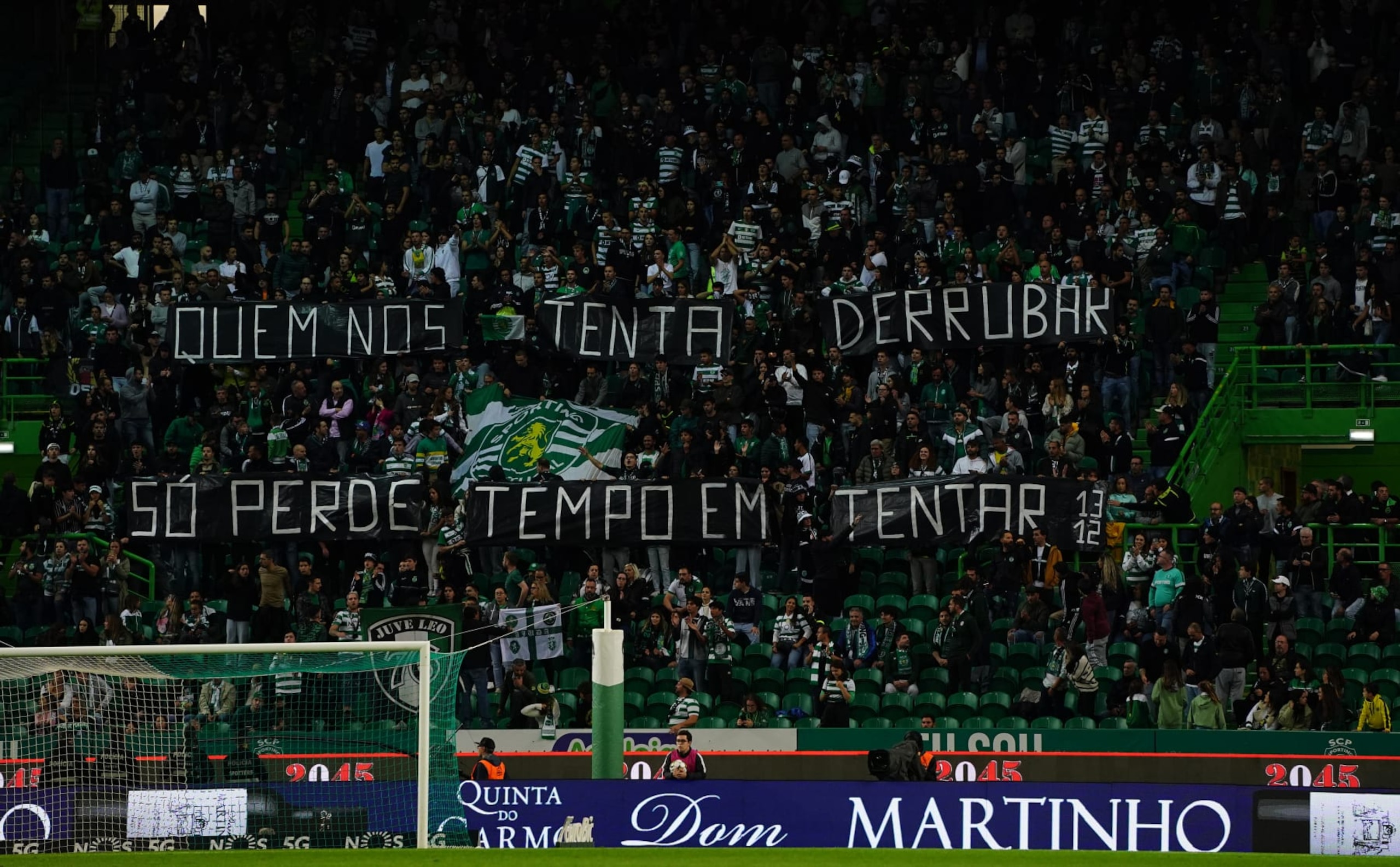 LISBON, PORTUGAL - OCTOBER 22: Sporting CP supporters in action during the Liga Bwin match between Sporting CP and Casa Pia AC at Estadio Jose Alvalade on October 22, 2022 in Lisbon, Portugal.  (Photo by Gualter Fatia/Getty Images)