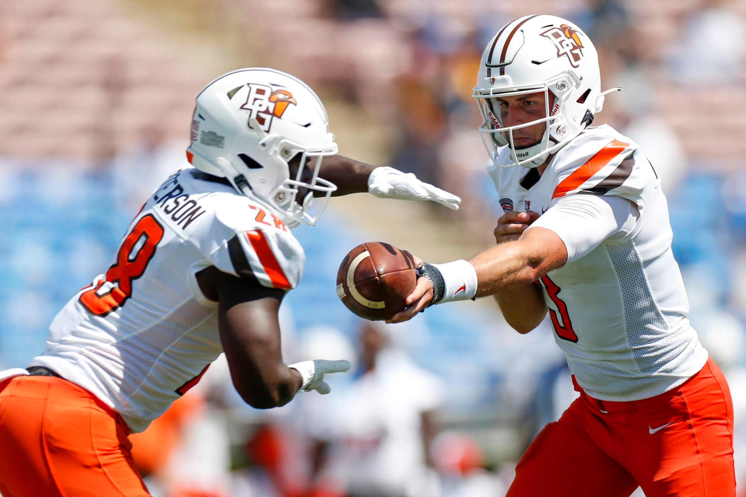 PASADENA, CA - SEPTEMBER 03: Bowling Green Falcons quarterback Matt McDonald (3) hands the ball off to running back Jaison Patterson (28) during a college football game against the Bowling Green Falcons on September 03, 2022 at Rose Bowl in Pasadena, CA. (Photo by Brandon Sloter/Icon Sportswire via Getty Images) PASADENA, CA - SEPTEMBER 03: Bowling Green Falcons quarterback Matt McDonald (3) hands the ball off to running back Jaison Patterson (28) during a college football game against the Bowling Green Falcons on September 03, 2022 at Rose Bowl in Pasadena, CA. (Photo by Brandon Sloter/Icon Sportswire via Getty Images)