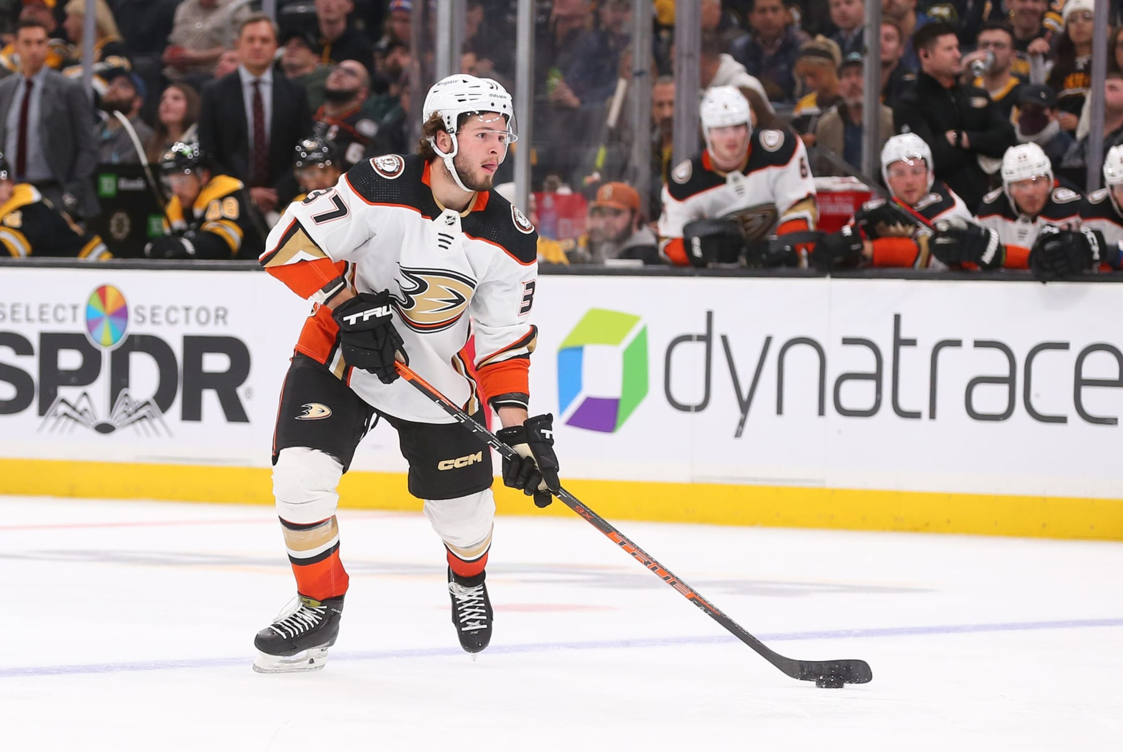 BOSTON, MA - OCTOBER 20: Anaheim Ducks left wing Mason McTavish (37) in action during a NHL game between Anaheim Ducks and Boston Bruins on October 20, 2022, at TD Garden in Boston, MA. (Photo by M. Anthony Nesmith/Icon Sportswire via Getty Images) BOSTON, MA - OCTOBER 20: Anaheim Ducks left wing Mason McTavish (37) in action during a NHL game between Anaheim Ducks and Boston Bruins on October 20, 2022, at TD Garden in Boston, MA. (Photo by M. Anthony Nesmith/Icon Sportswire via Getty Images)