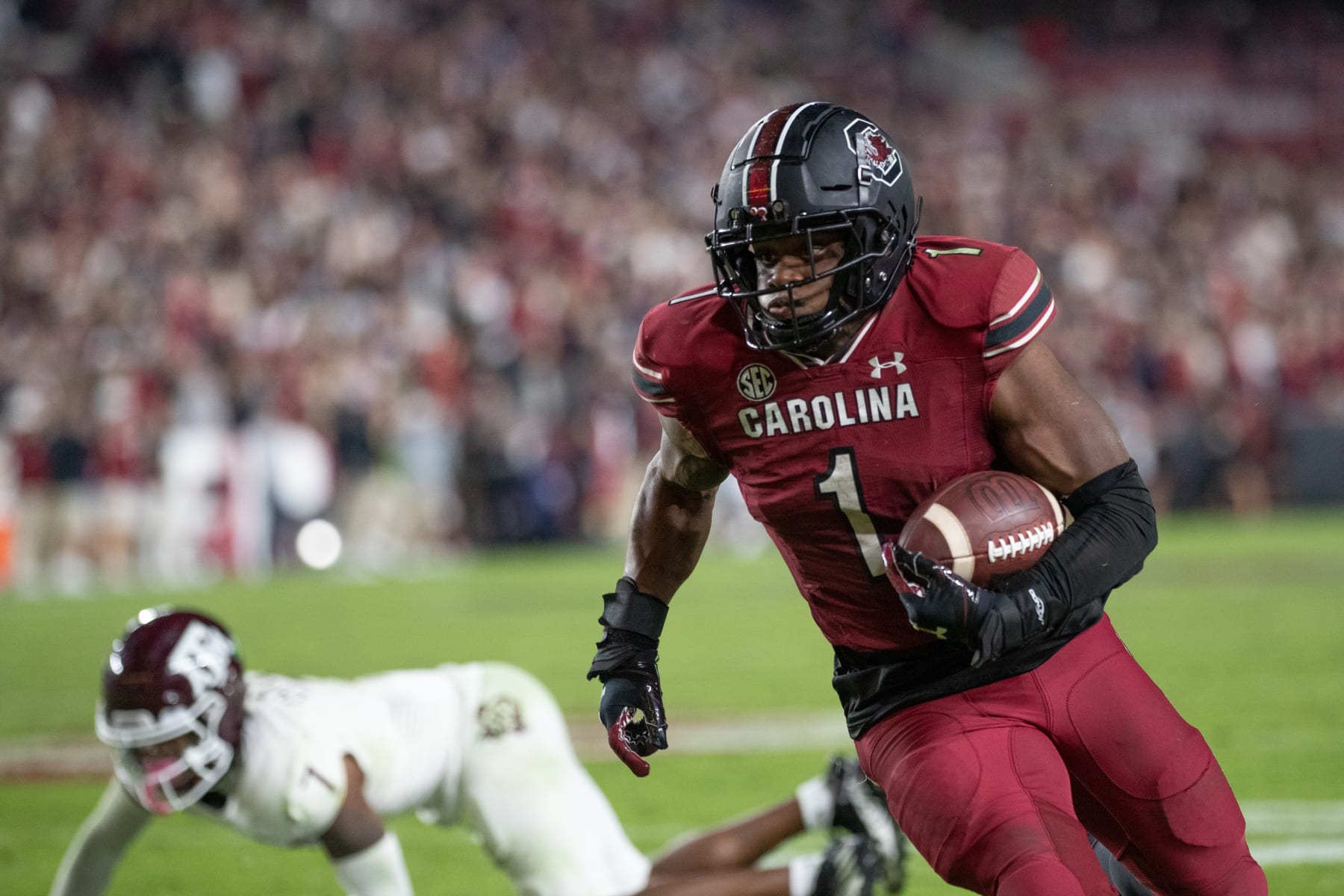 COLUMBIA, SC - OCTOBER 22: South Carolina Gamecocks running back MarShawn Lloyd (1) runs towards the end zone during a football game between the Texas A&M Aggies  and the South Carolina Gamecocks on October 22, 2022, at Williams-Brice Stadium in Columbia, SC. (Photo by Charles Brock/Icon Sportswire via Getty Images)