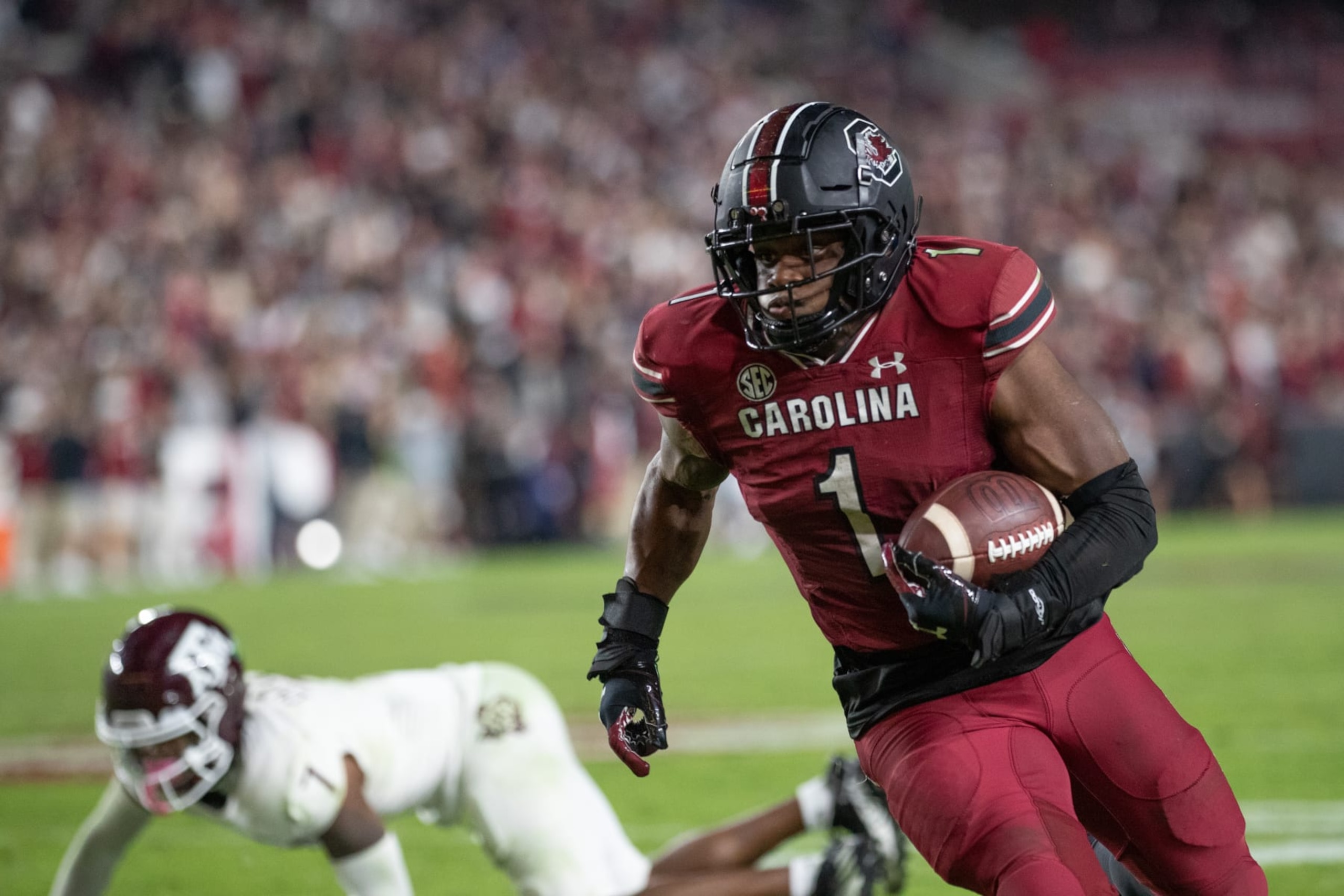 COLUMBIA, SC - OCTOBER 22: South Carolina Gamecocks running back MarShawn Lloyd (1) runs towards the end zone during a football game between the Texas A&M Aggies and the South Carolina Gamecocks on October 22, 2022, at Williams-Brice Stadium in Columbia, SC. (Photo by Charles Brock/Icon Sportswire via Getty Images) COLUMBIA, SC - OCTOBER 22: South Carolina Gamecocks running back MarShawn Lloyd (1) runs towards the end zone during a football game between the Texas A&M Aggies and the South Carolina Gamecocks on October 22, 2022, at Williams-Brice Stadium in Columbia, SC. (Photo by Charles Brock/Icon Sportswire via Getty Images)