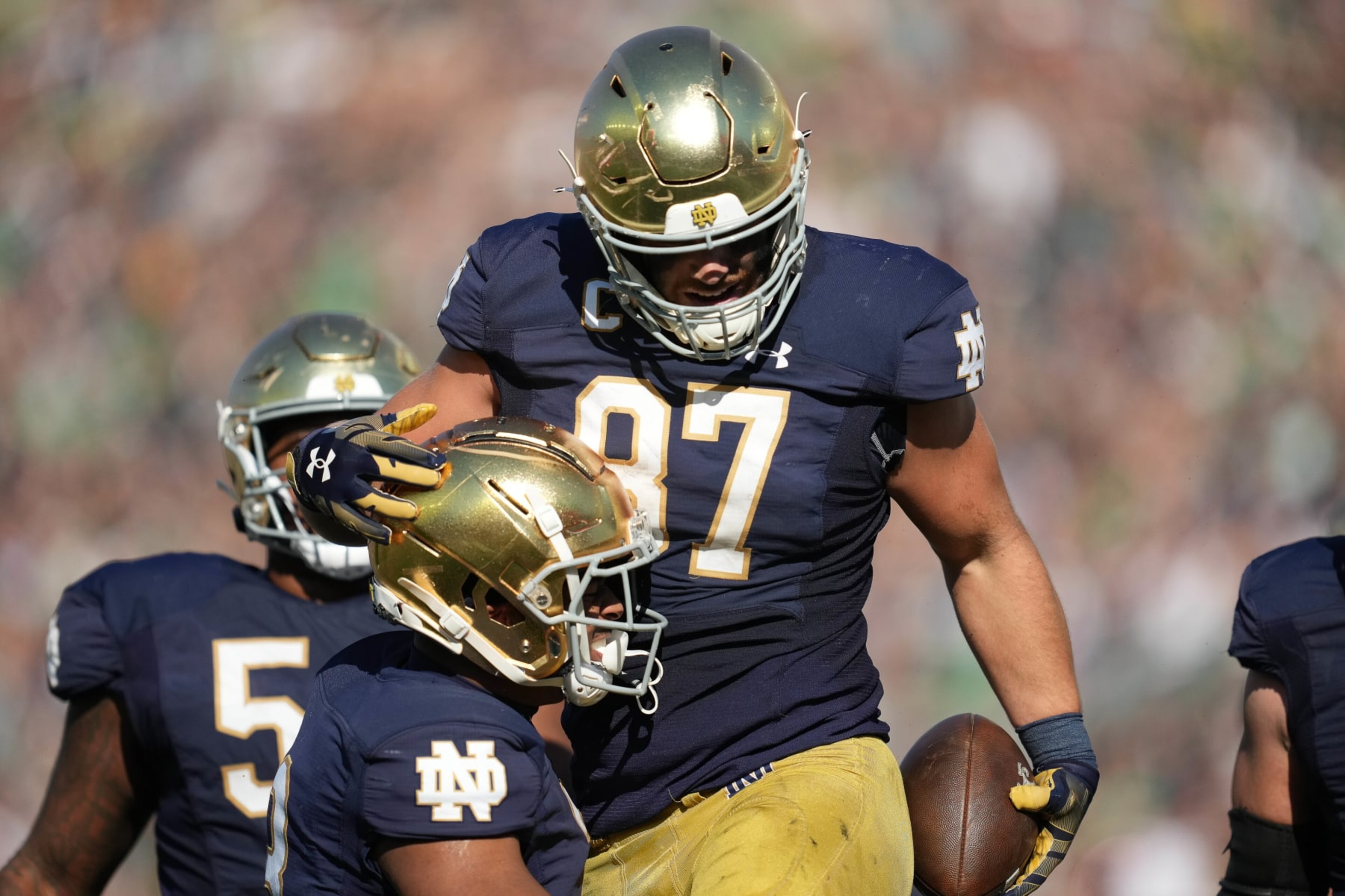 SOUTH BEND, IN - OCTOBER 22: Notre Dame Fighting Irish tight end Michael Mayer (87) celebrates with teammates after scoring a touchdown in action during a football game between the Notre Dame Fighting Irish and the UNLV Rebels on October 22, 2022 at Notre Dame Stadium in South Bend, IN. (Photo by Robin Alam/Icon Sportswire via Getty Images)