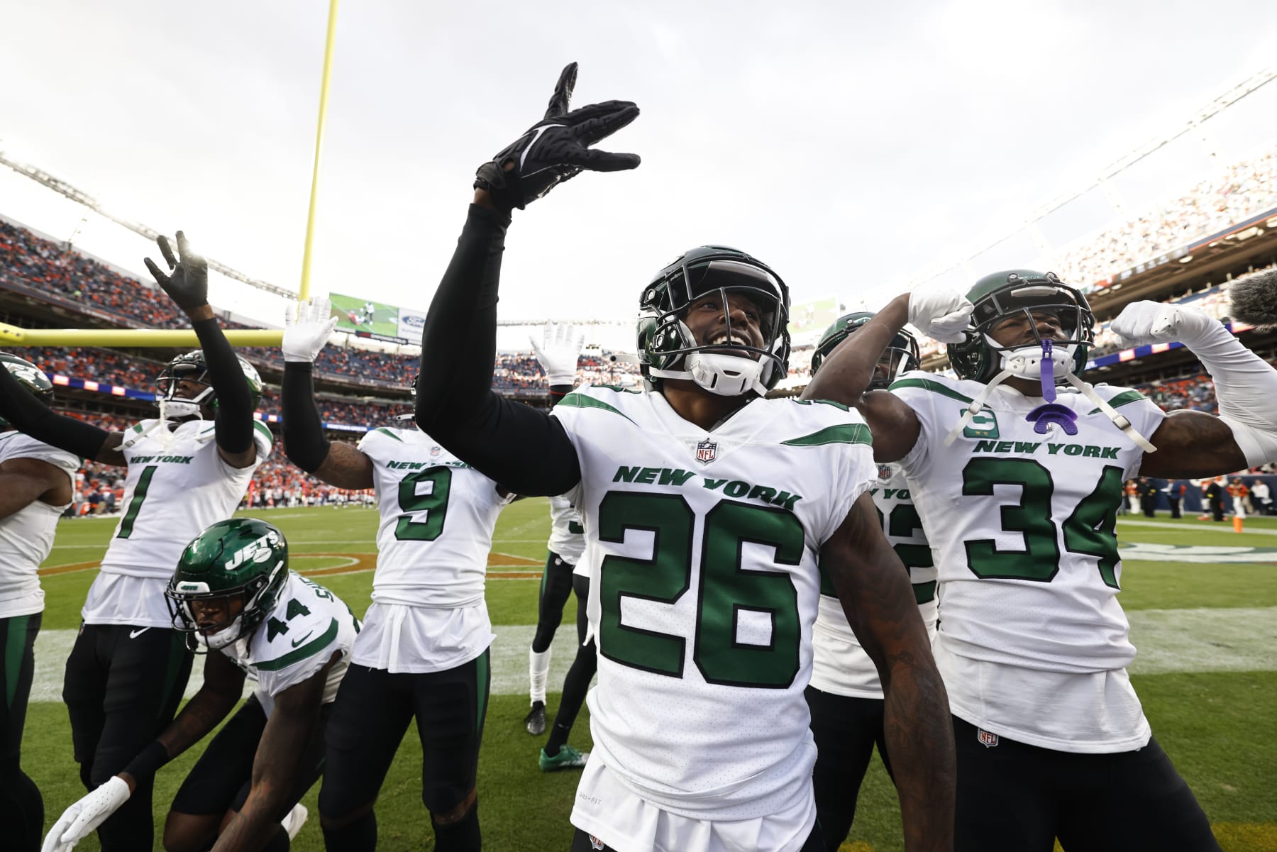 DENVER, COLORADO - OCTOBER 23: Kwon Alexander #9 of the New York Jets, Brandin Echols #26 of the New York Jets and the New York Jets celebrate in the end zone during a game between the Denver Broncos and the New York Jets at Empower Field At Mile High on October 23, 2022 in Denver, Colorado. (Photo by Michael Owens/Getty Images)