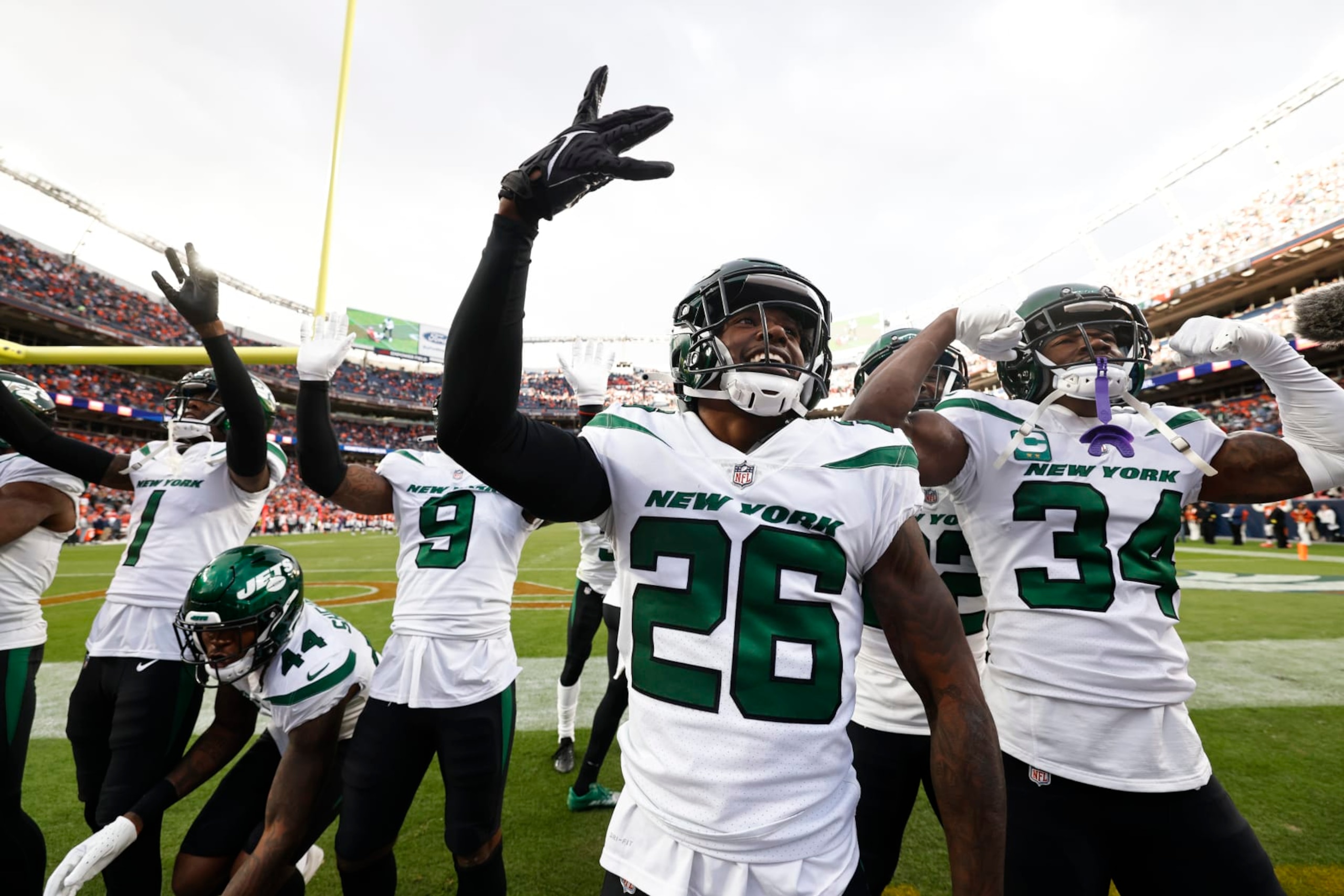 DENVER, COLORADO - OCTOBER 23: Kwon Alexander #9 of the New York Jets, Brandin Echols #26 of the New York Jets and the New York Jets celebrate in the end zone during a game between the Denver Broncos and the New York Jets at Empower Field At Mile High on October 23, 2022 in Denver, Colorado. (Photo by Michael Owens/Getty Images)