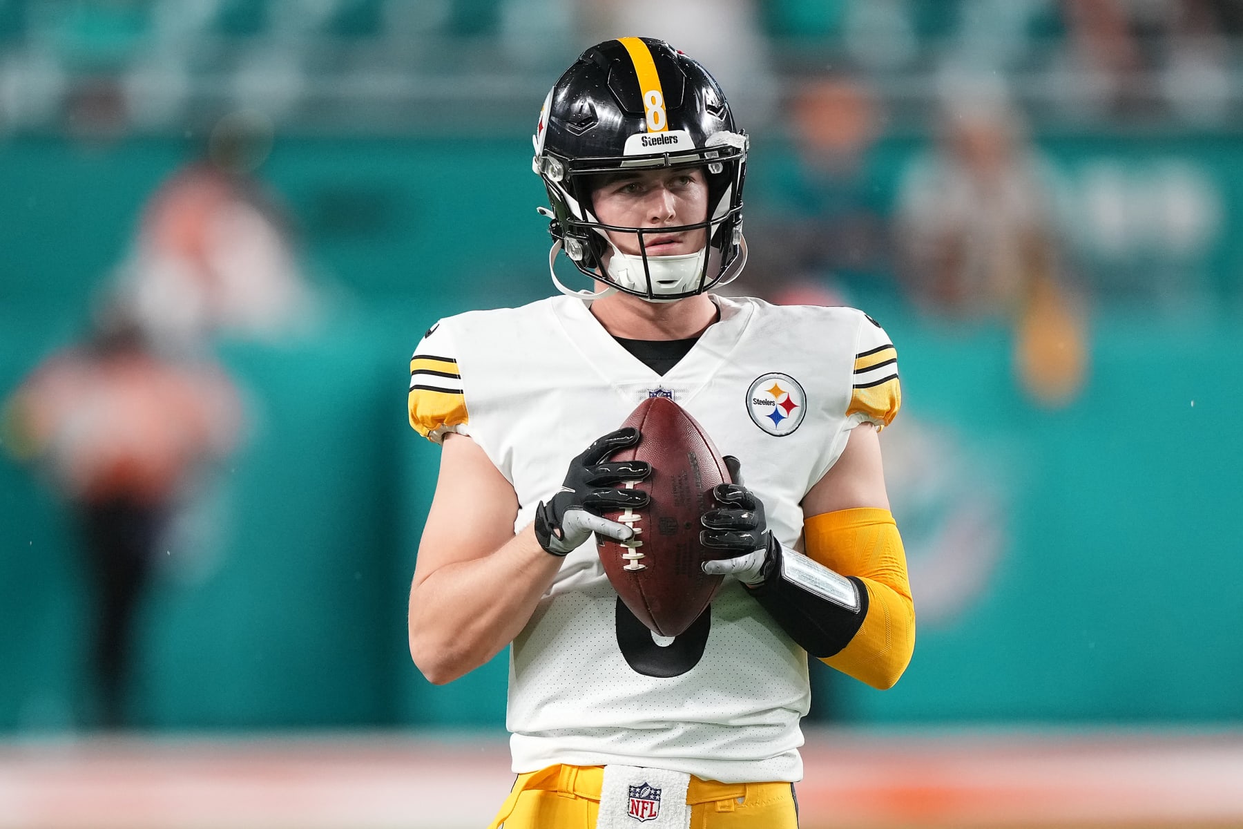 MIAMI GARDENS, FLORIDA - OCTOBER 23: Kenny Pickett #8 of the Pittsburgh Steelers warms up prior to the game against the Miami Dolphins at Hard Rock Stadium on October 23, 2022 in Miami Gardens, Florida. (Photo by Eric Espada/Getty Images)